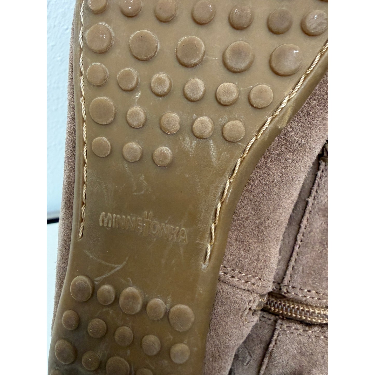 Minnetonka Taupe Suede Fringe Ankle Moccasin Boots Women's Size 8