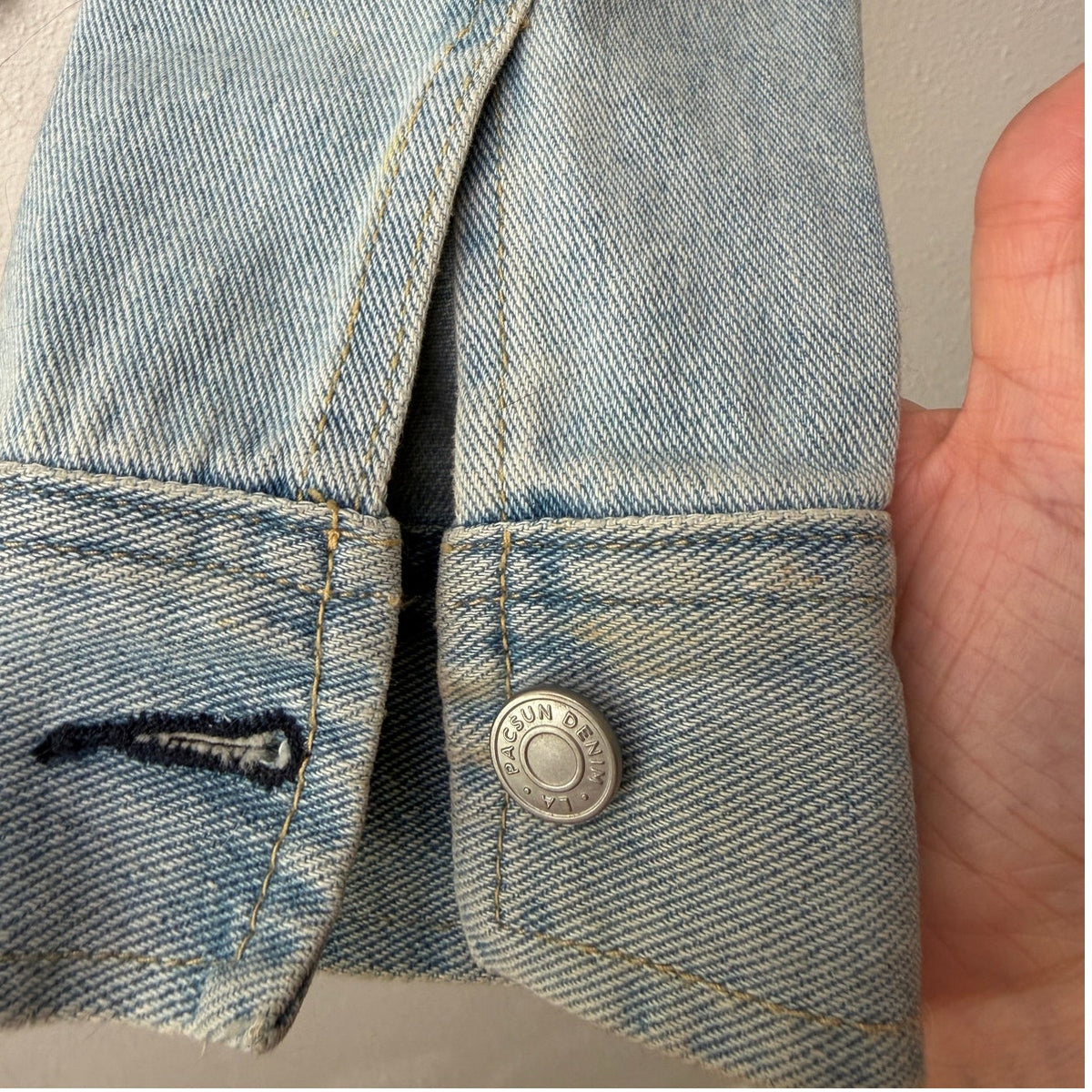 PacSun Distressed Cropped Denim Jacket Light Wash Raw Hem US M/L