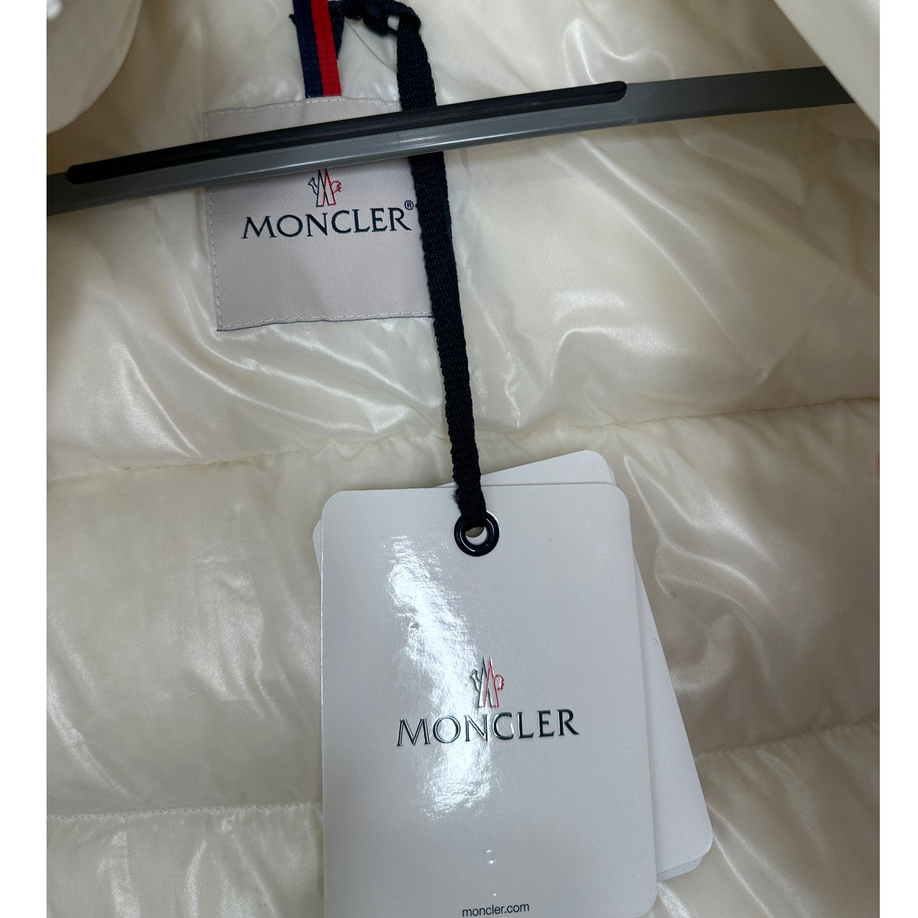 NWT Moncler Mounier White Down Puffer Jacket Hooded 3 Stripes R$1410 Size 4 / XL