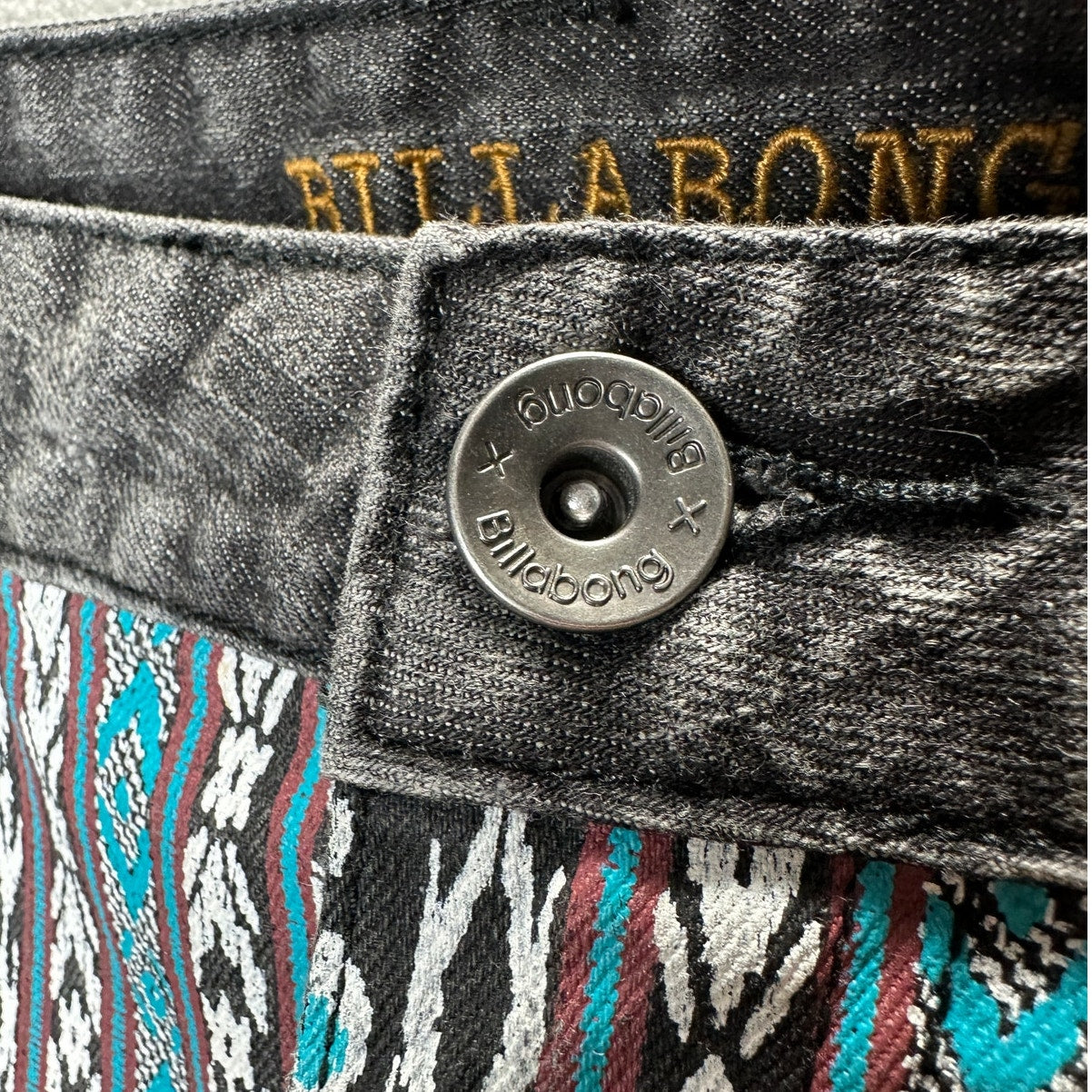 Billabong Gray White Teal Aztec Print Raw Hem Lovin Life Shorts 9