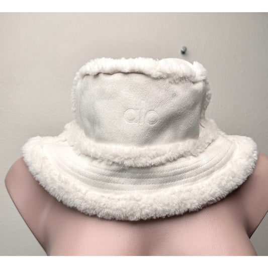 Alo Yoga Ivory Winterfun Bucket Hat Women M/L