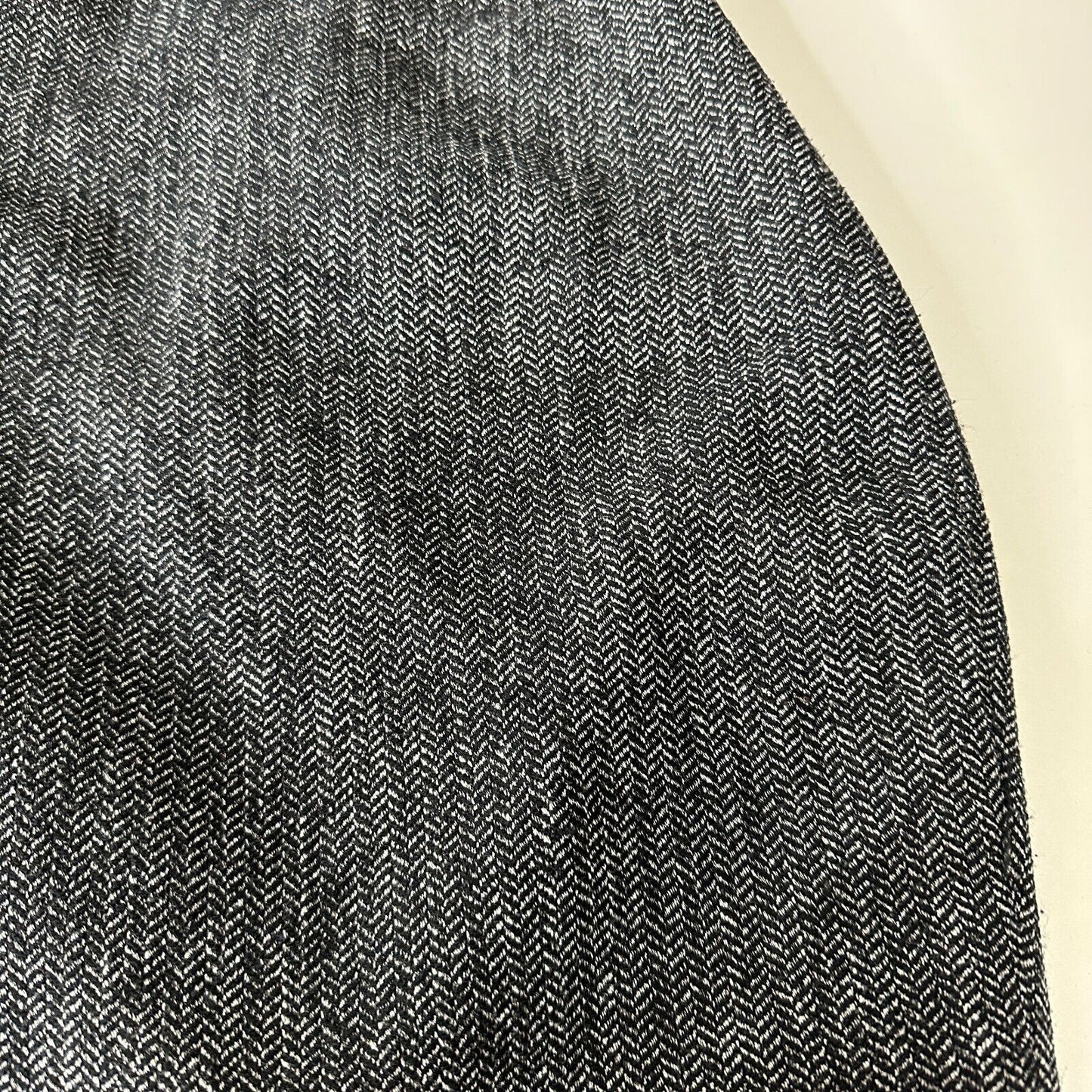 Express Black & White Houndstooth Back Zip and Slit Lined Pencil Skirt 00