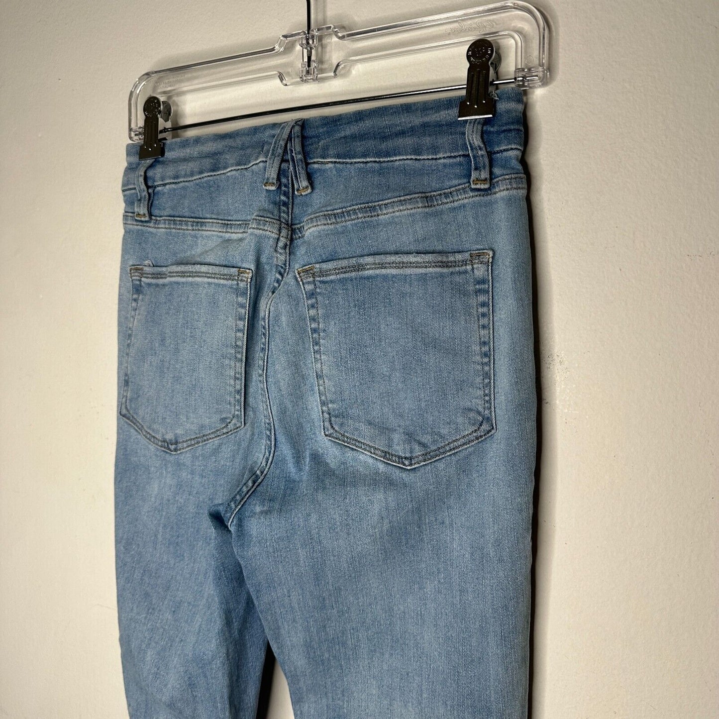 Good American Light Blue Med Wash Good Waist Crop Distressed Knee Jean 6 / 28