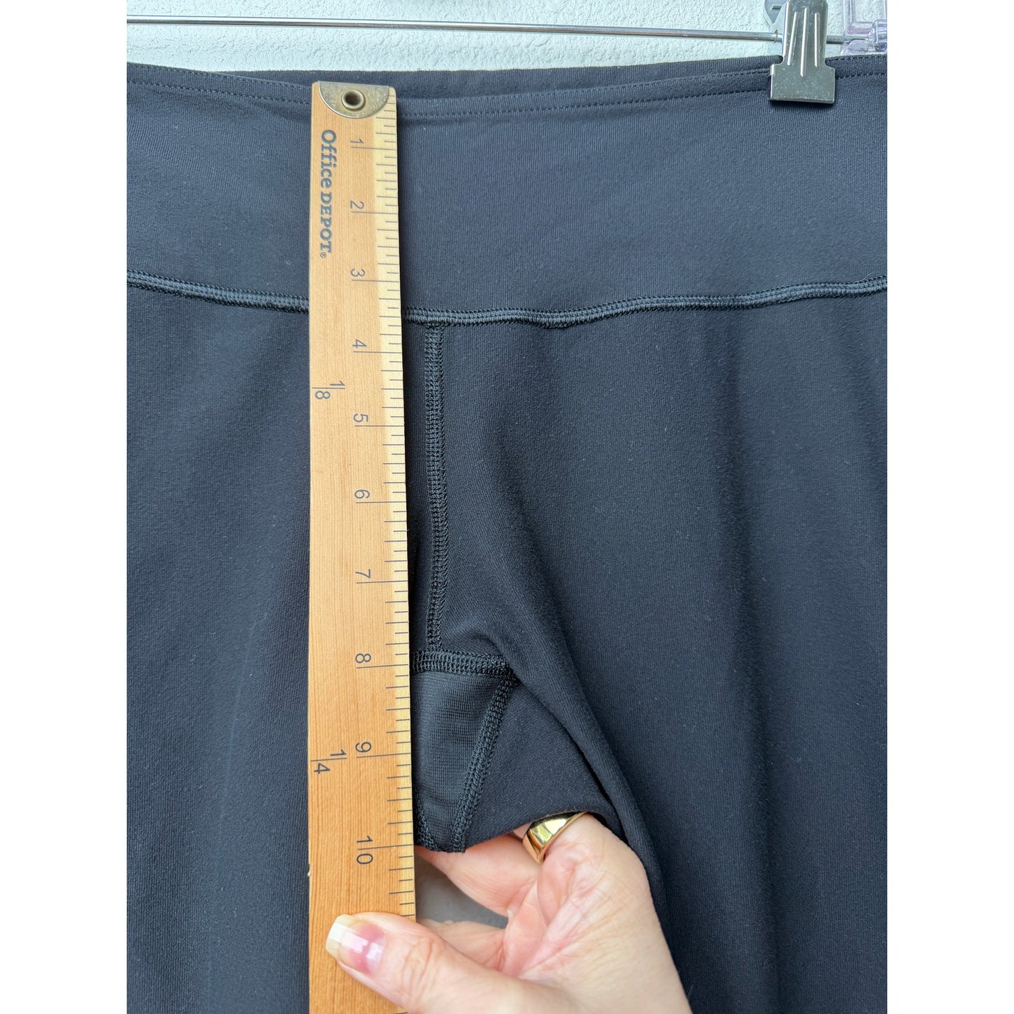 Lululemon Black Crop Yoga Leggings Women’s US 6