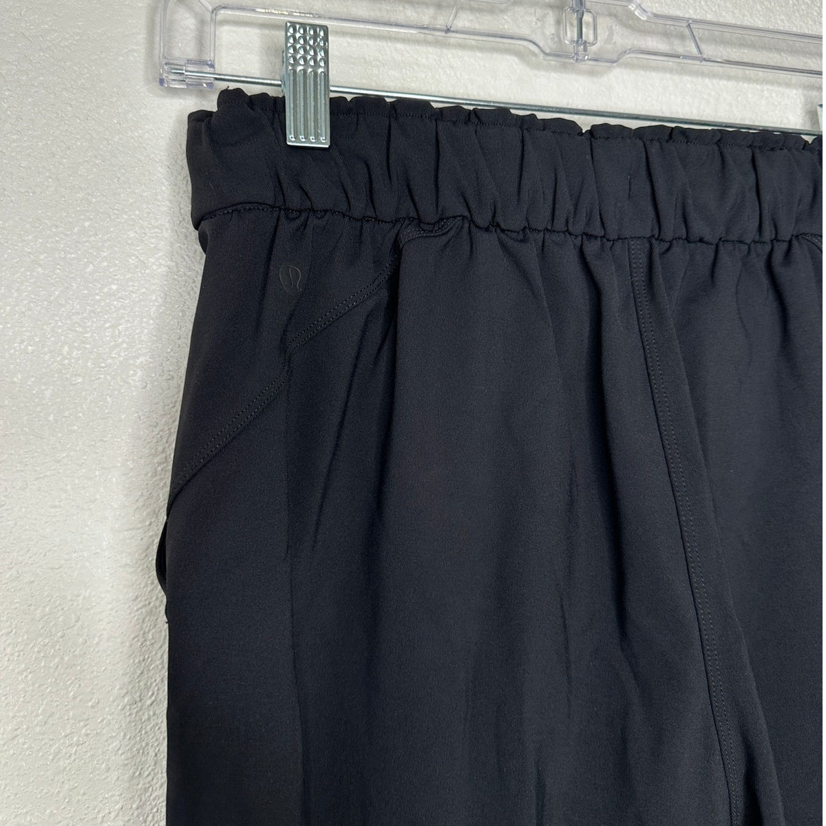 Lululemon Black Stretch High Rise Jogger Drawstring Waist Banded Hem 6