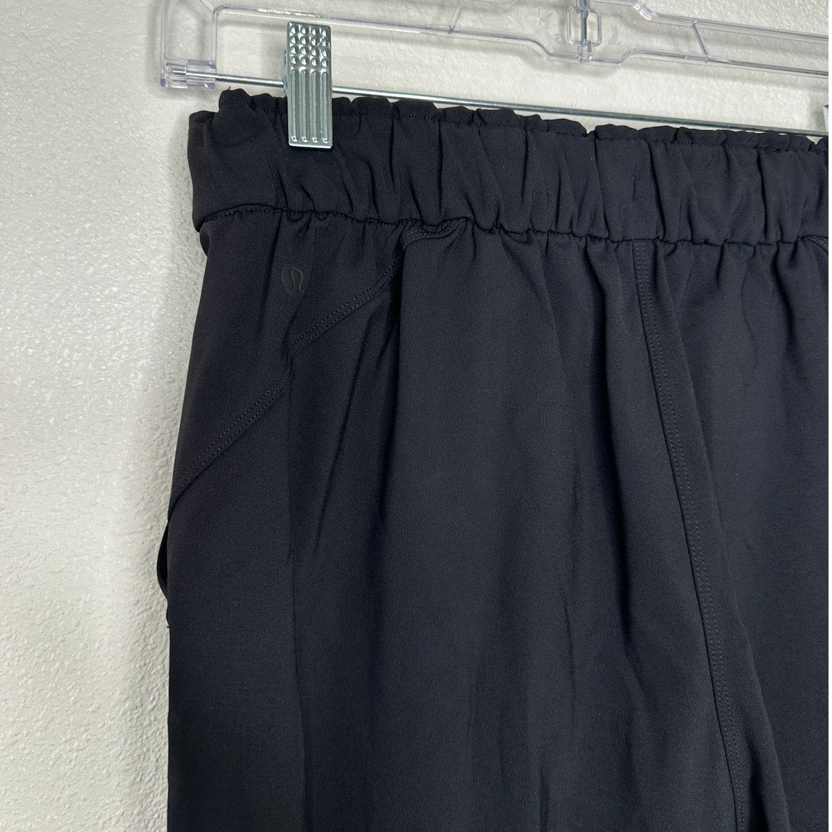 Lululemon Black Stretch High Rise Jogger Drawstring Waist Banded Hem 6