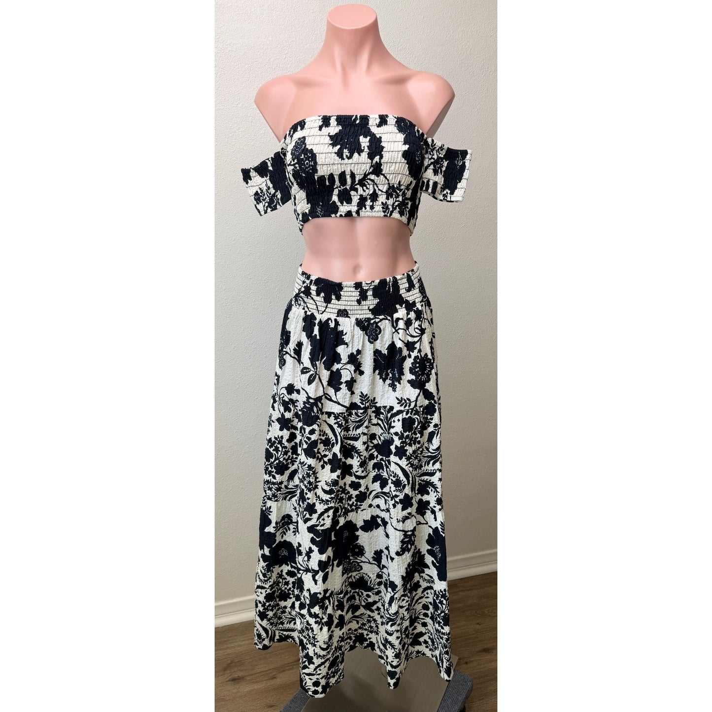 NWT Misa Los Angeles Womens Black White Floral Set XS