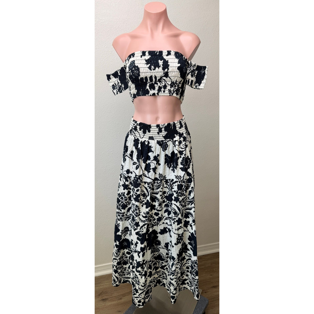 NWT Misa Los Angeles Womens Black White Floral Set XS