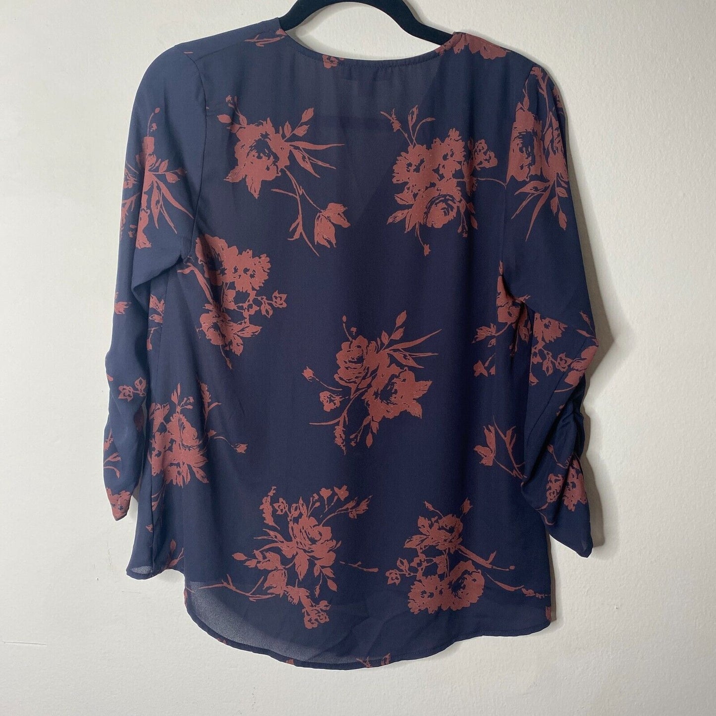Evereve Allison Joy Alexa Crossover Top Navy & Brown Floral 3/4 Sleeve VNeck XS
