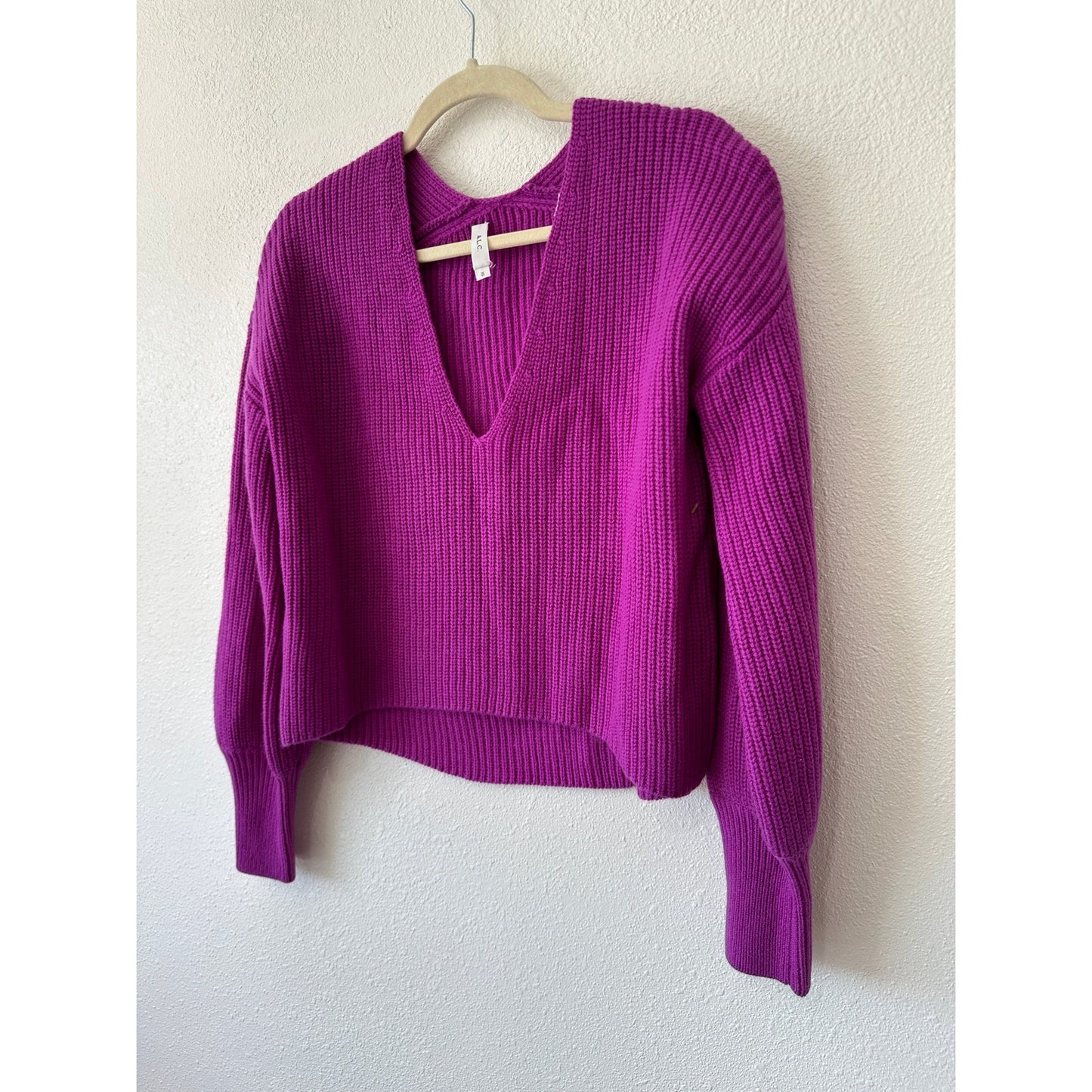 A.L.C. Violet Deep V-Neck Long Sleeve Boxy Crop Sweater XS