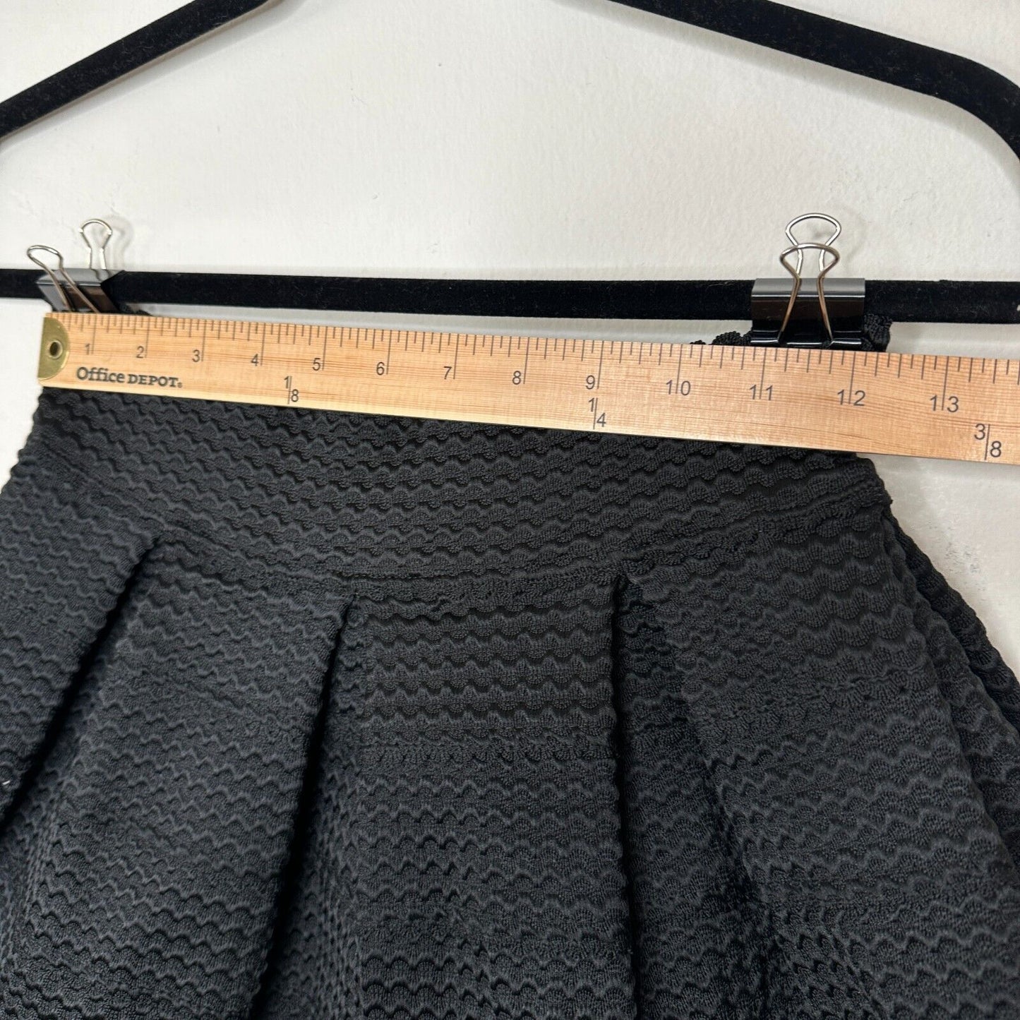 NWT L'Atiste by Amy Black Textured Mini Skirt Pleated Paneled Structured Medium