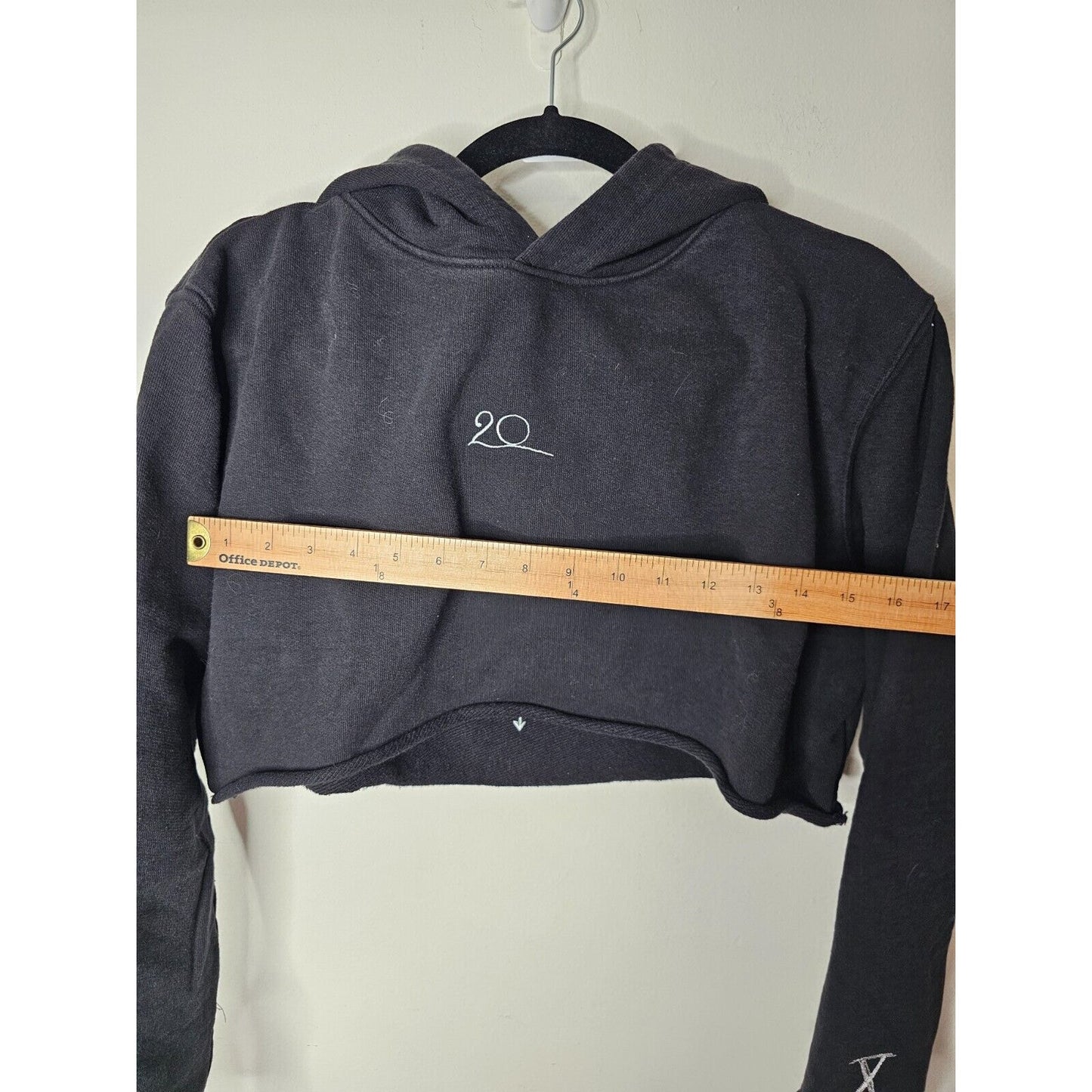 Woo Twenty Black Hooded Cropped Raw Hem Long Sleeve Twenty Graphic Hoodie XS