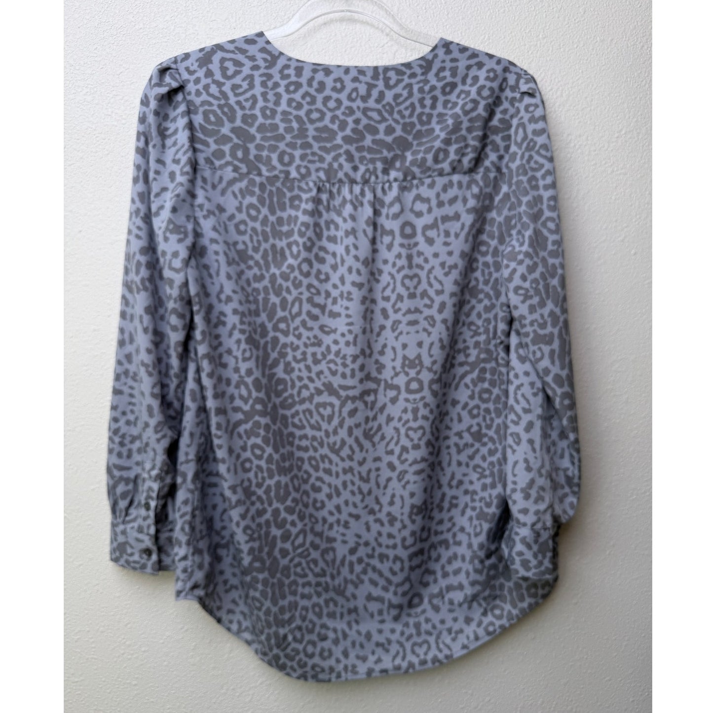 Cynthia Steffe Blue Gray Animal Print V-Neck Long Sleeve Blouse M