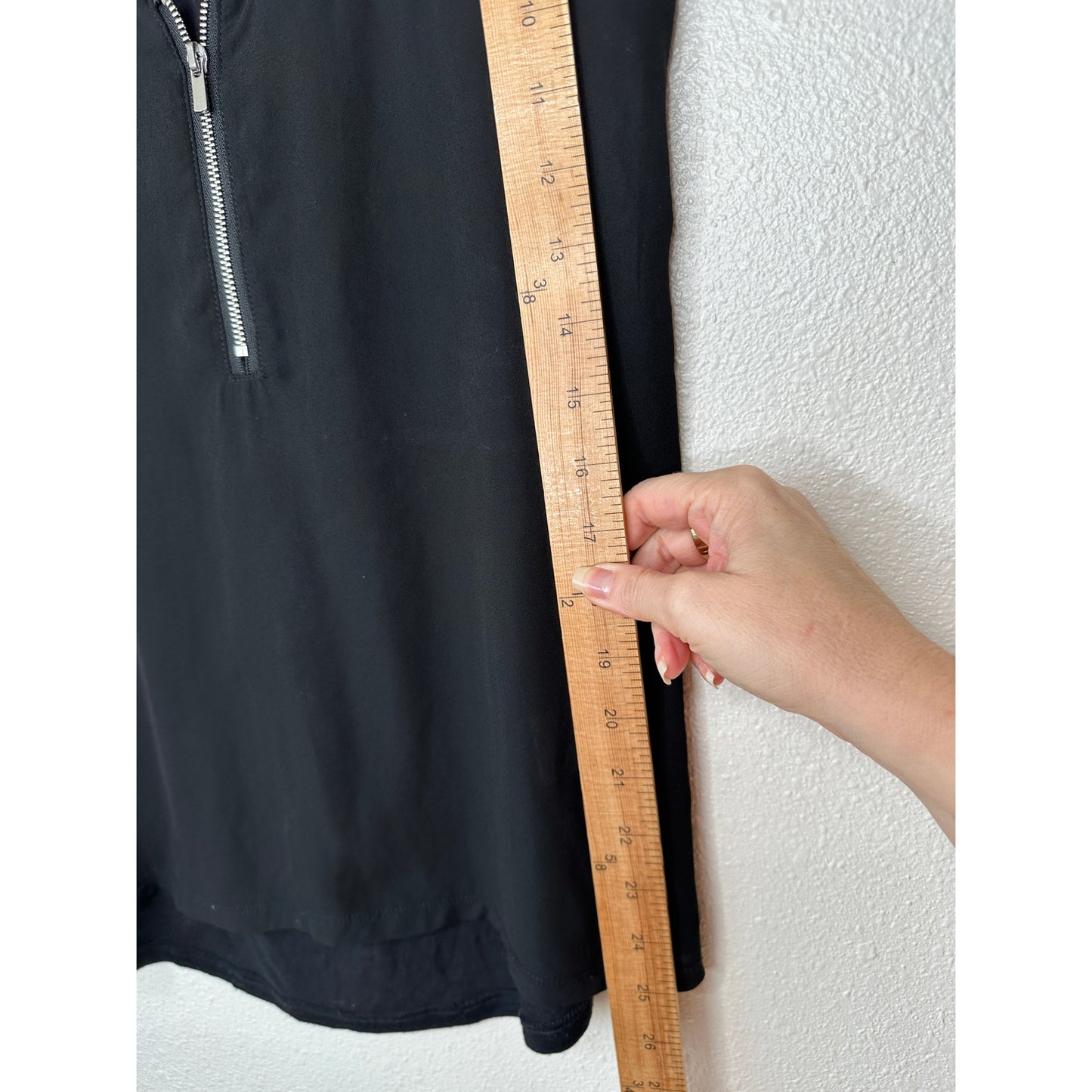 Best Mountain Black Zip V-Neck Sleeveless Tank Top S