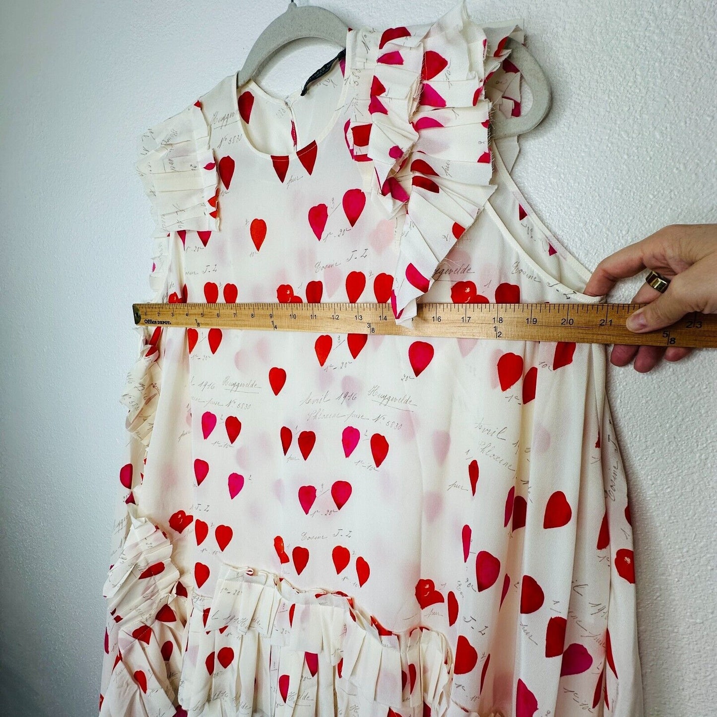 Alexander McQueen Cream Red Sleeveless Asymmetric Pleated Ruffle Blouse