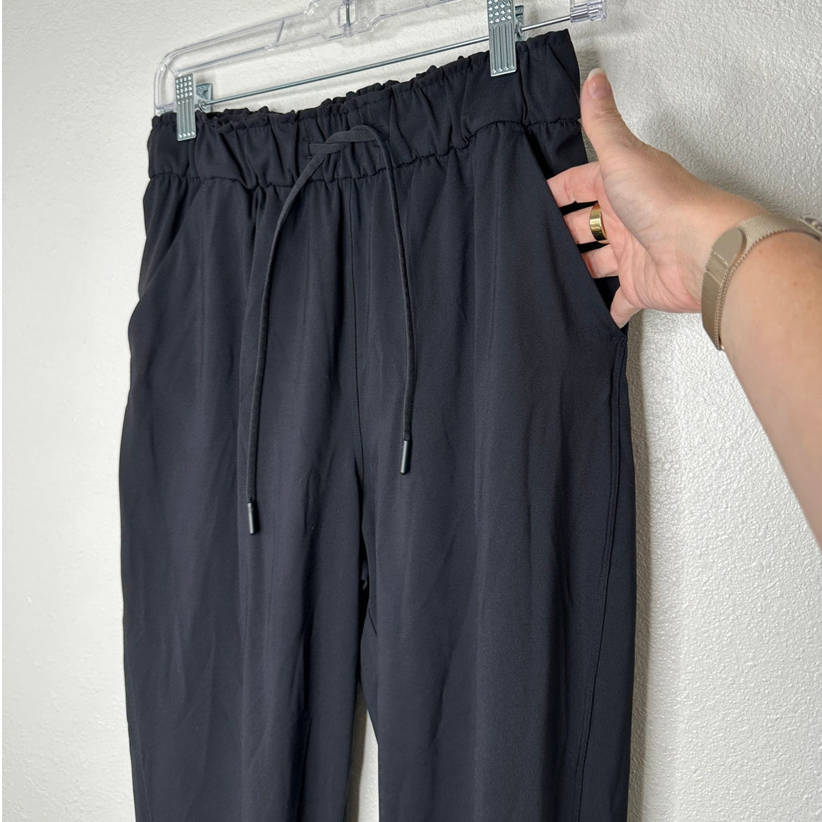 Lululemon Black Stretch High Rise Jogger Drawstring Waist Banded Hem 6