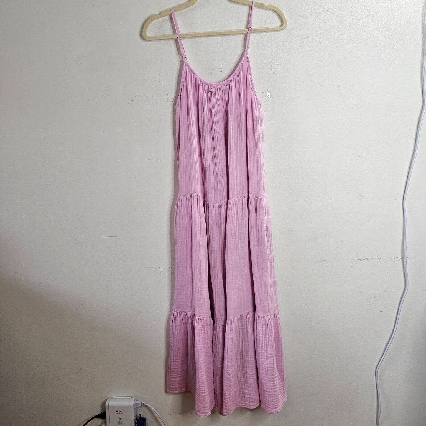 Xirena Pink Ruby Scoop Neck Tiered Ruffle Spaghetti Strap Krinkle Gauze Dress M