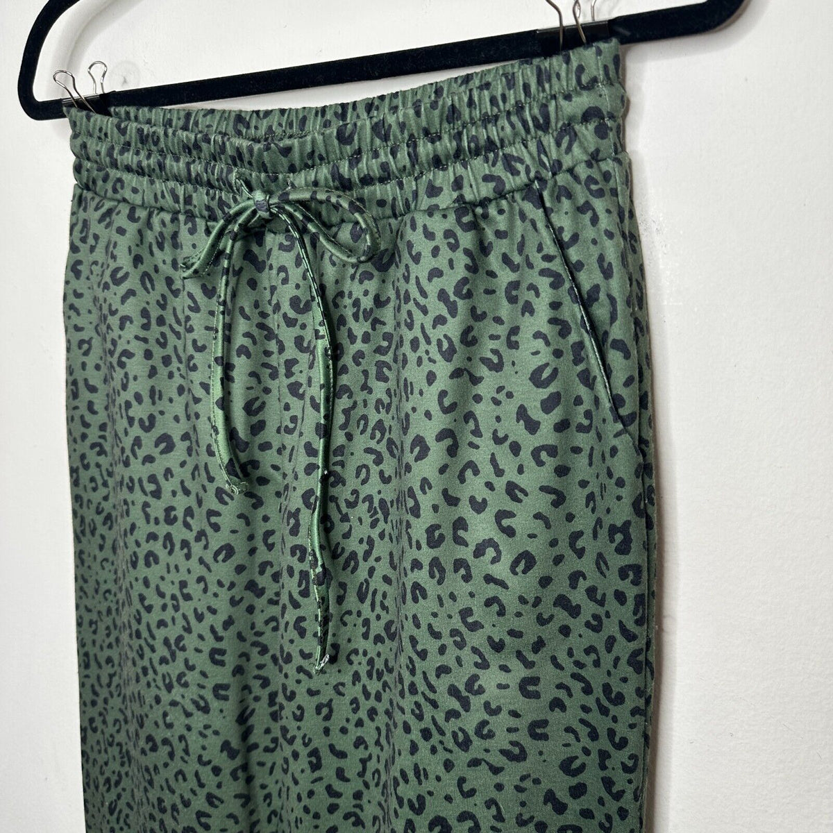 Green and Black Leopard Print Relaxed Fit Draw String Joggers Sweat Pants Medium