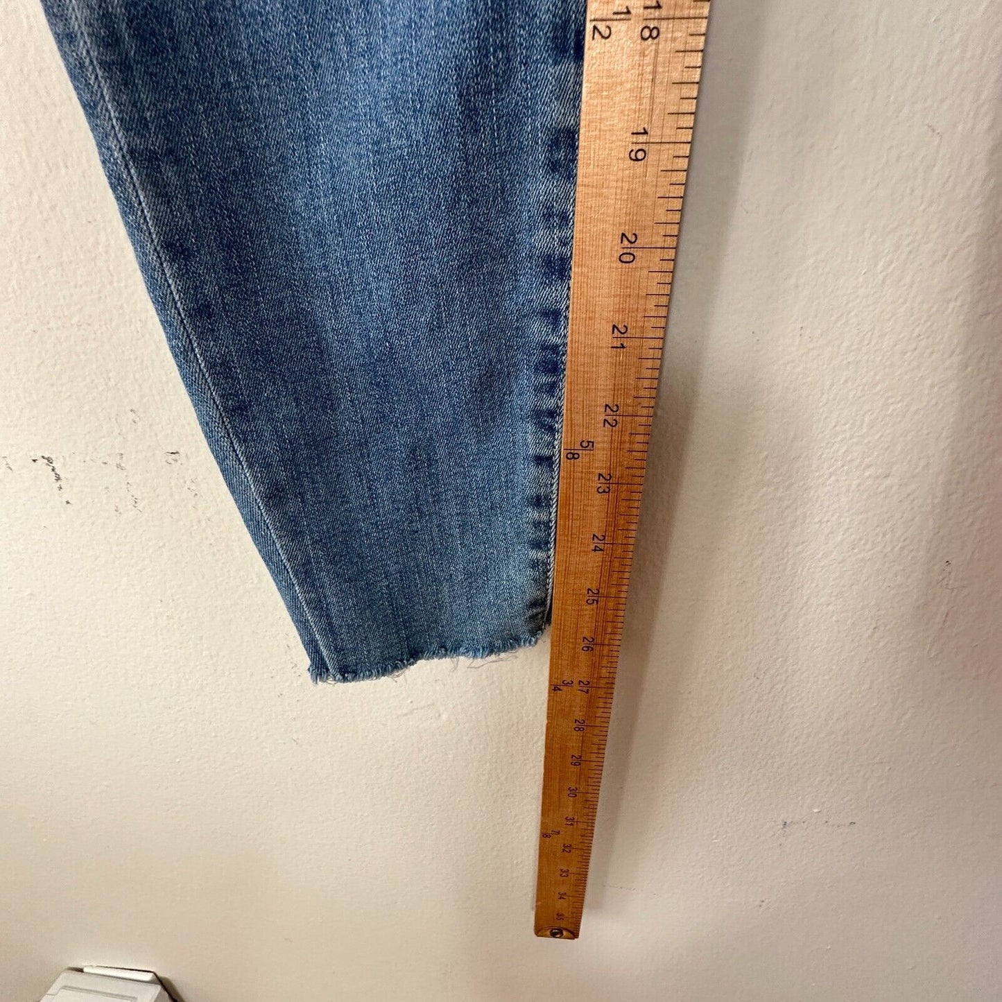 Good American Blue Good Legs Cropped Mid-Rise Body Hug Booty Shaping Raw Hem 28