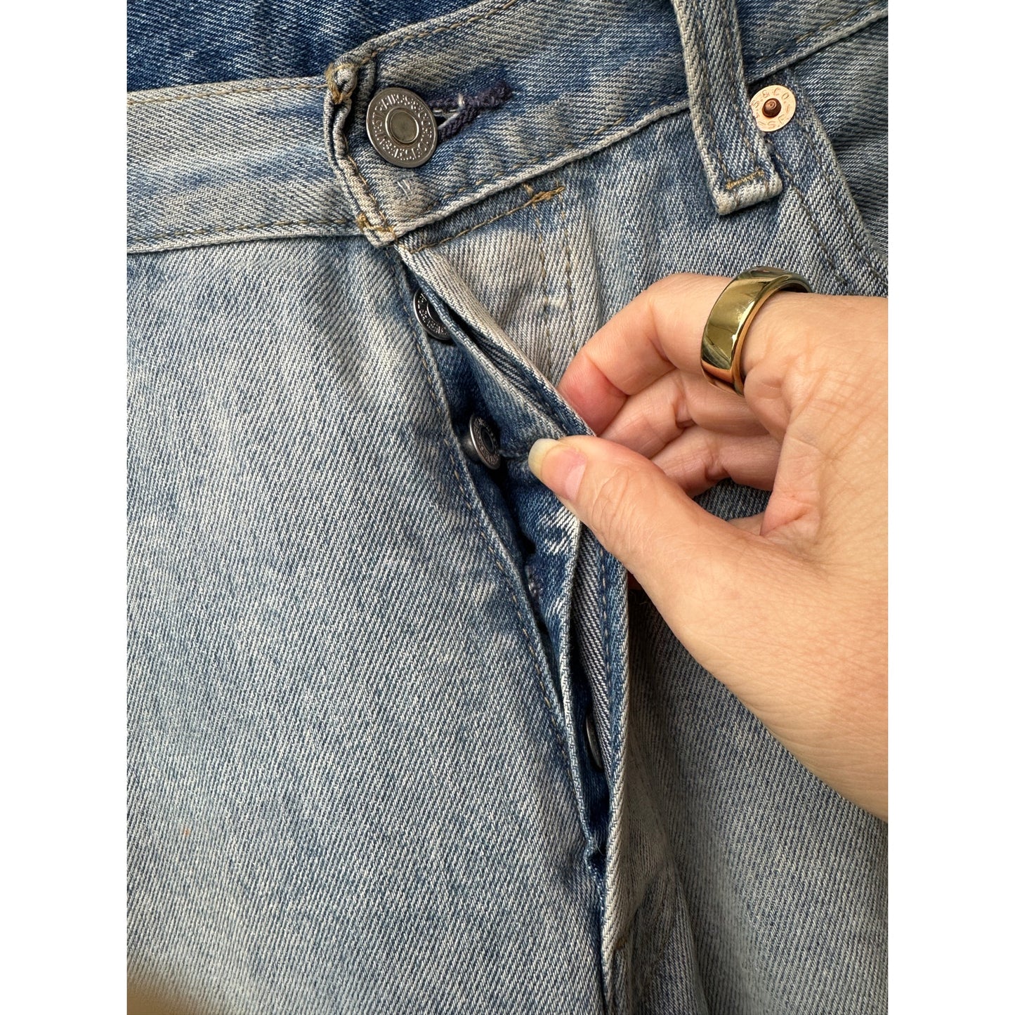 Levi's 501 Original Fit Lightweight Jeans Medium Wash Men's 33x32
