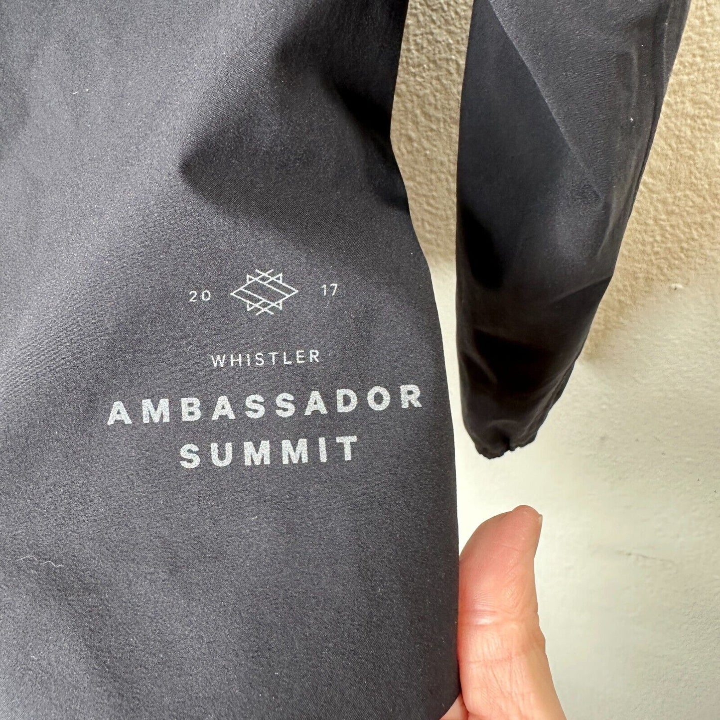 RARE Lululemon Black 2017 Whistler Ambassador Summit Jacket Front Zip Hooded 4