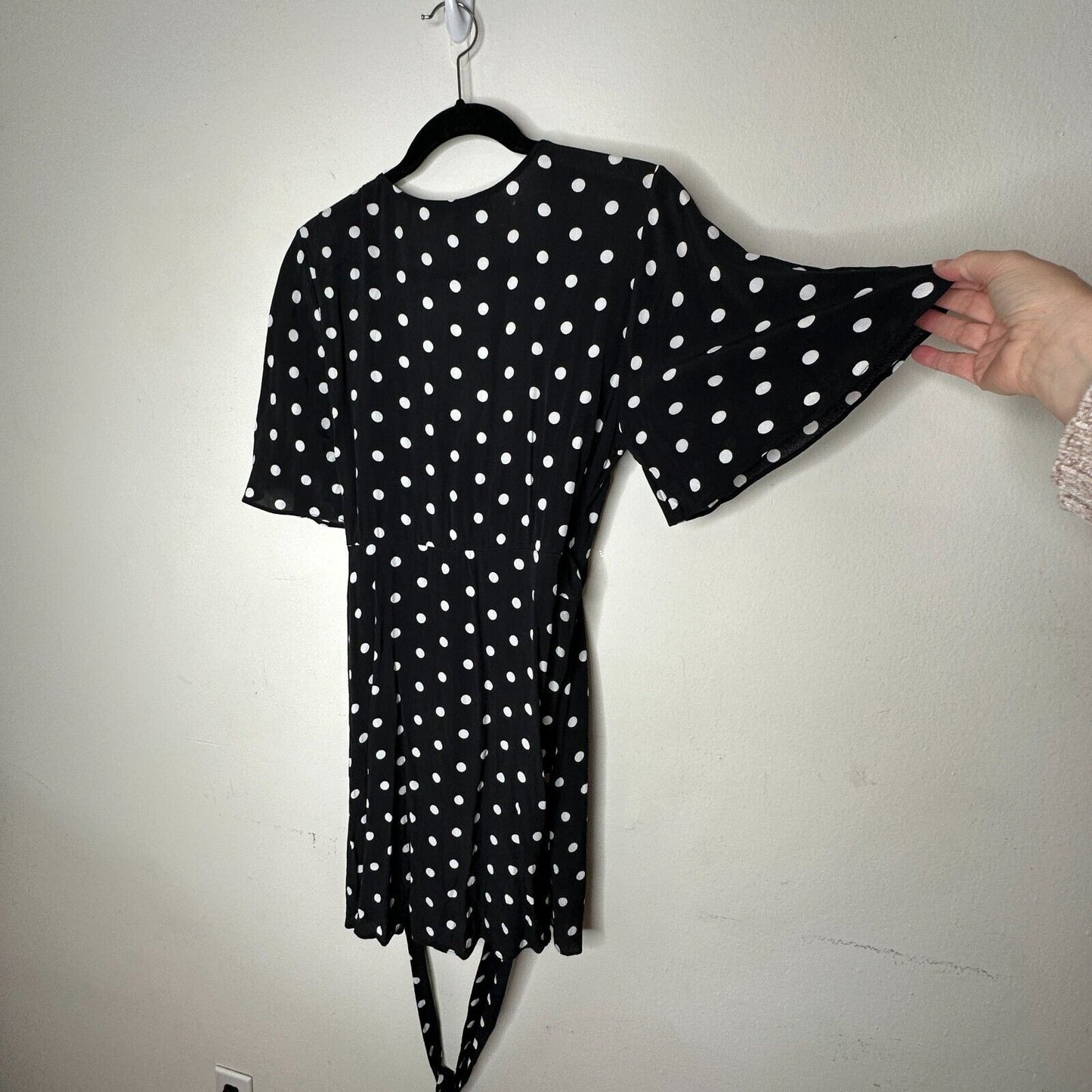 House of Harlow Black White Polka Dot Harper Wrap Mini V-neck Short Sleeve Tie L