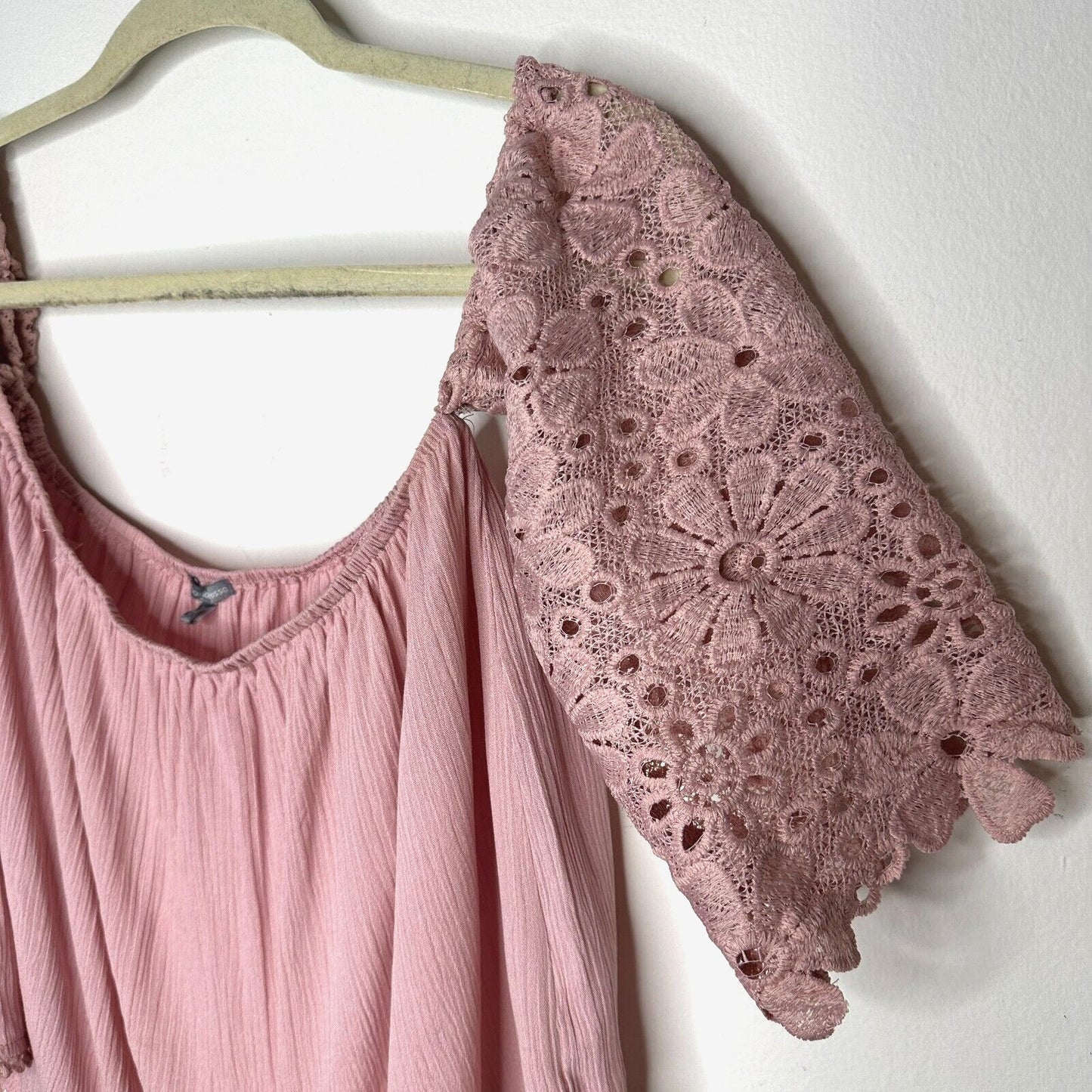 Charlotte Russe Dusty Pink Off Shoulder Eyelet Short Sleeve CropTop Blouse Small