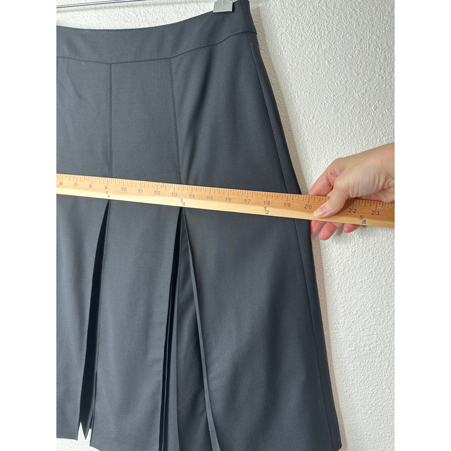 Burberry Black Pleated A-Line Skirt Side Zip Knee Length 23”