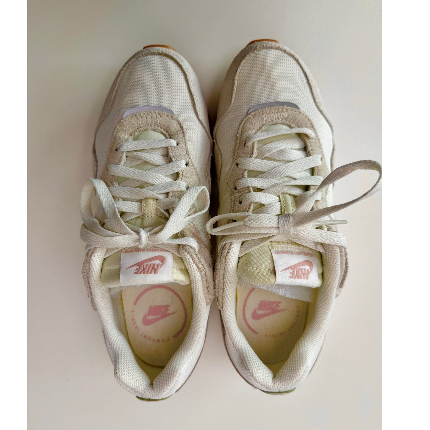Nike Venture Runner Ivory Pink Tan Gum Sole Sneakers Women's Size 8