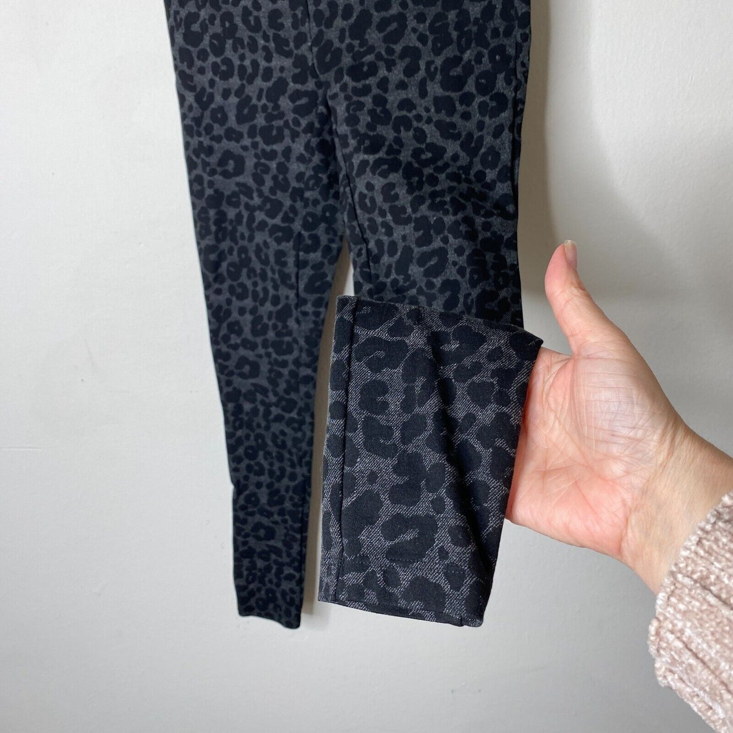 Loft Black and Gray Muted Leopard Print Ponte Leggings Jeggings High Waist XSP