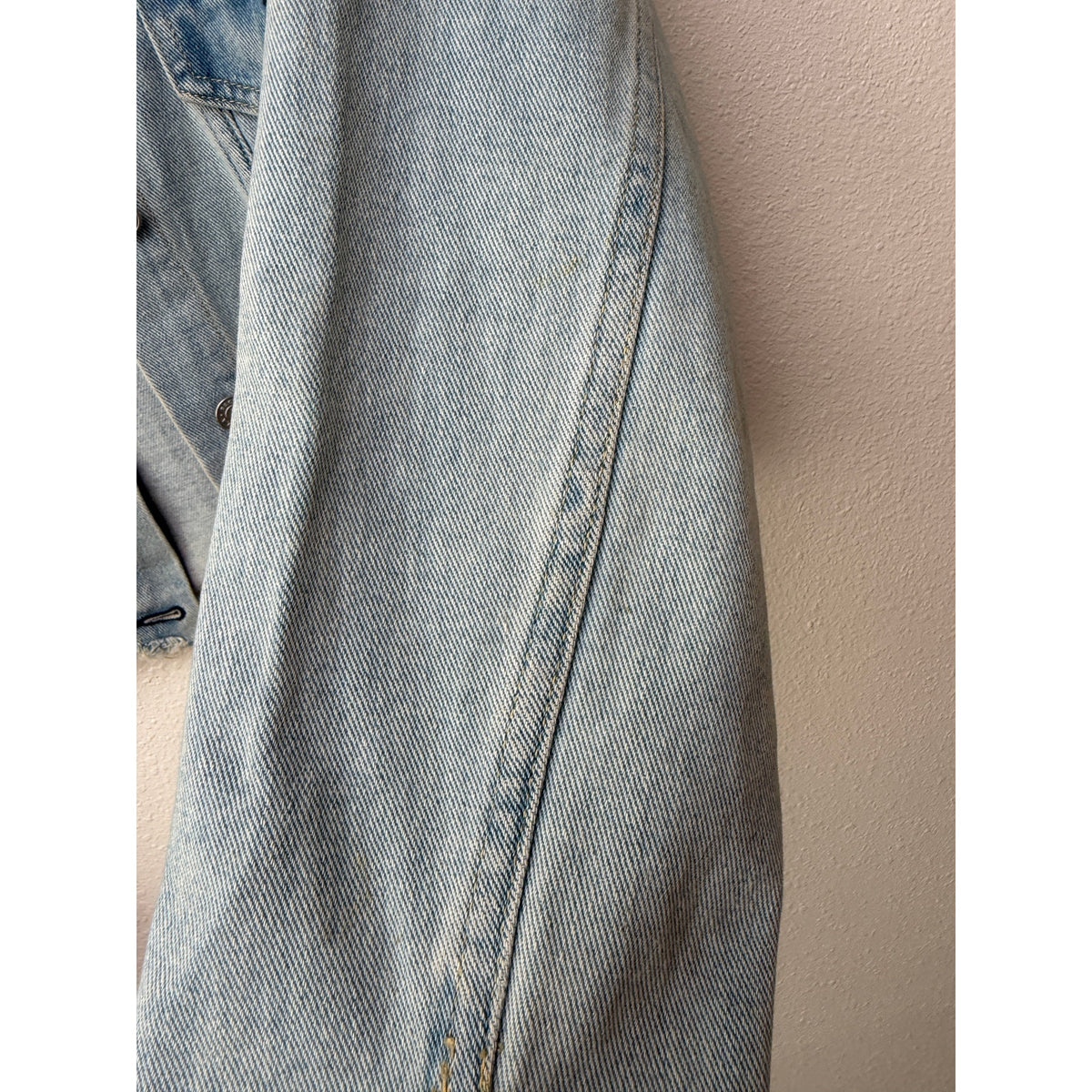 PacSun Distressed Cropped Denim Jacket Light Wash Raw Hem US M/L