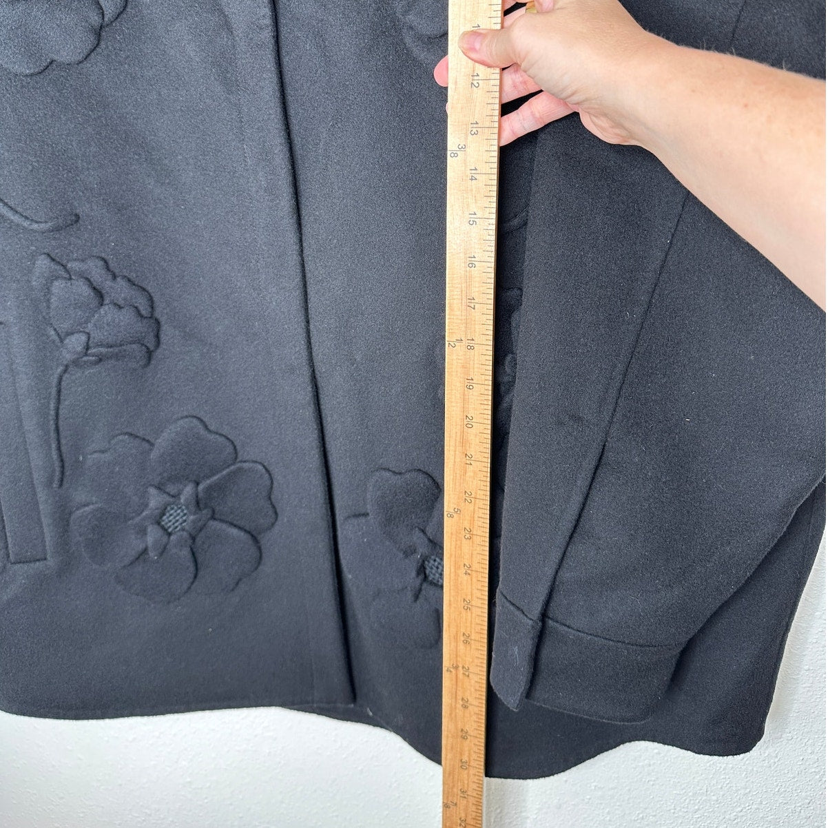 Valentino Garavani Black Wool-Cashmere Floral Applique Jacket
