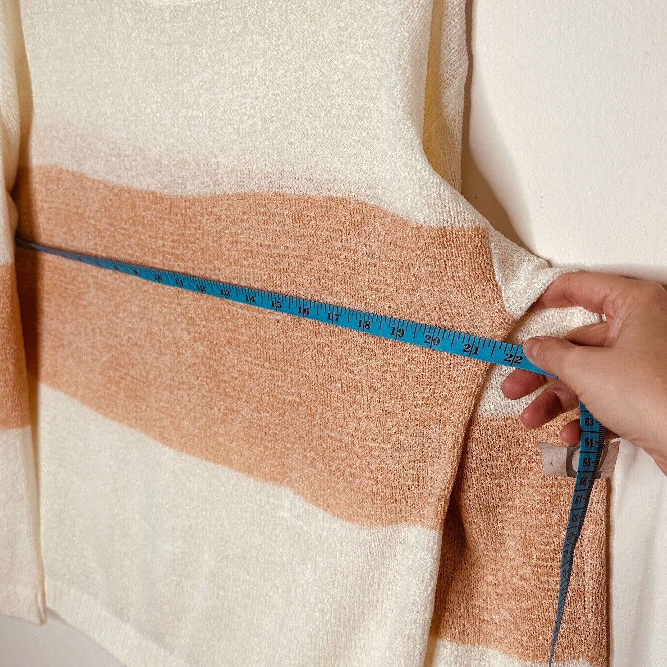 Newbury Kustom Long Sleeve Peach and Cream Color Block Round Neck Sweater M