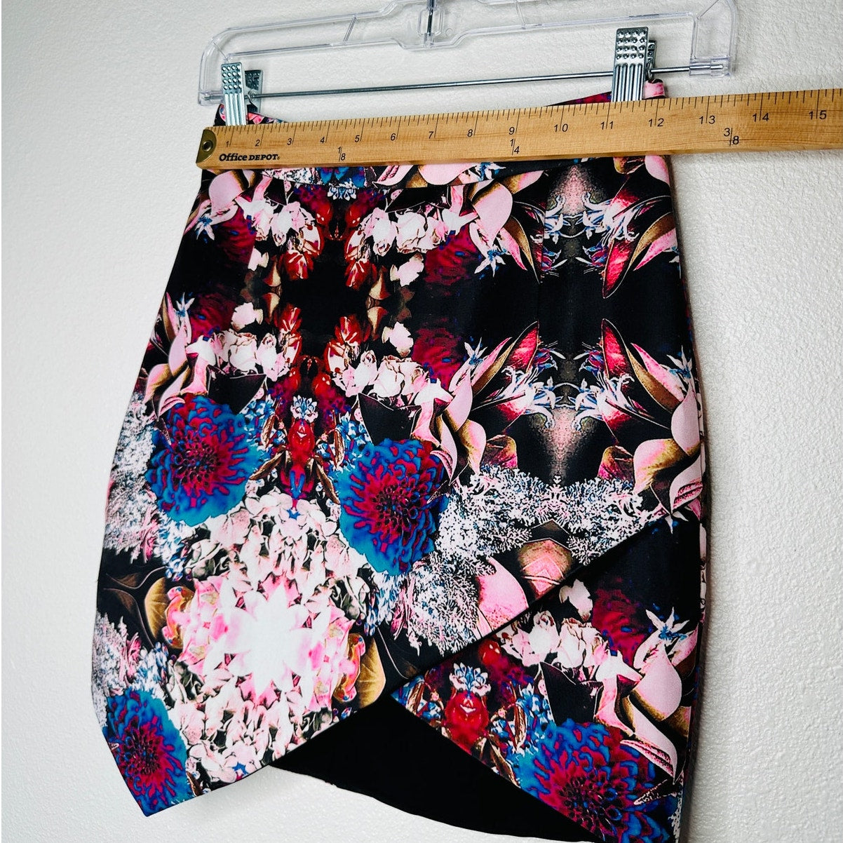 NWT Lovers + Friends Kaleidoscope Floral Asymmetrical Mini Skirt XS