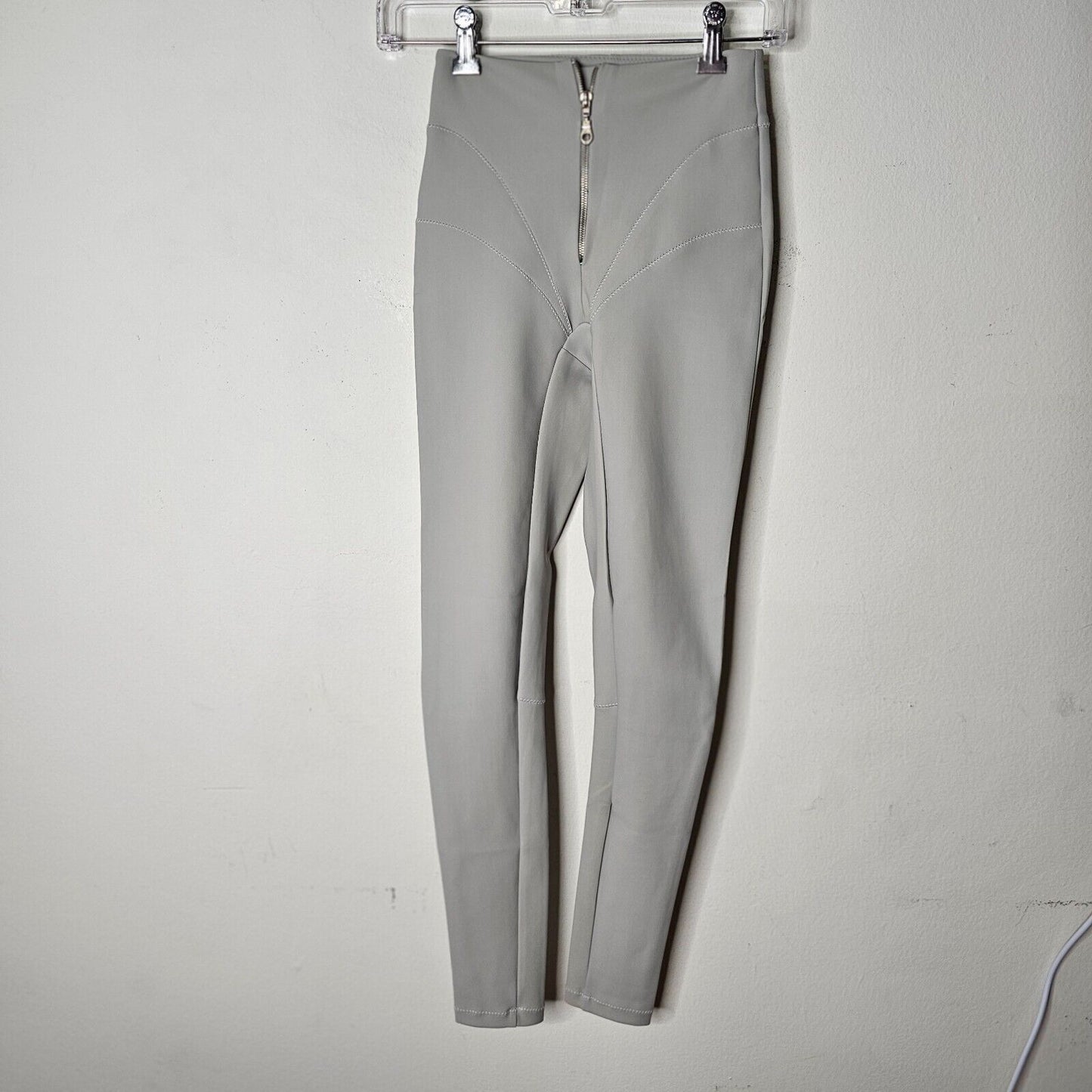 NWOT RARE Daisy Gray Taupe Zip-Up Front Stitch Design Leggings Nylon Spandex S