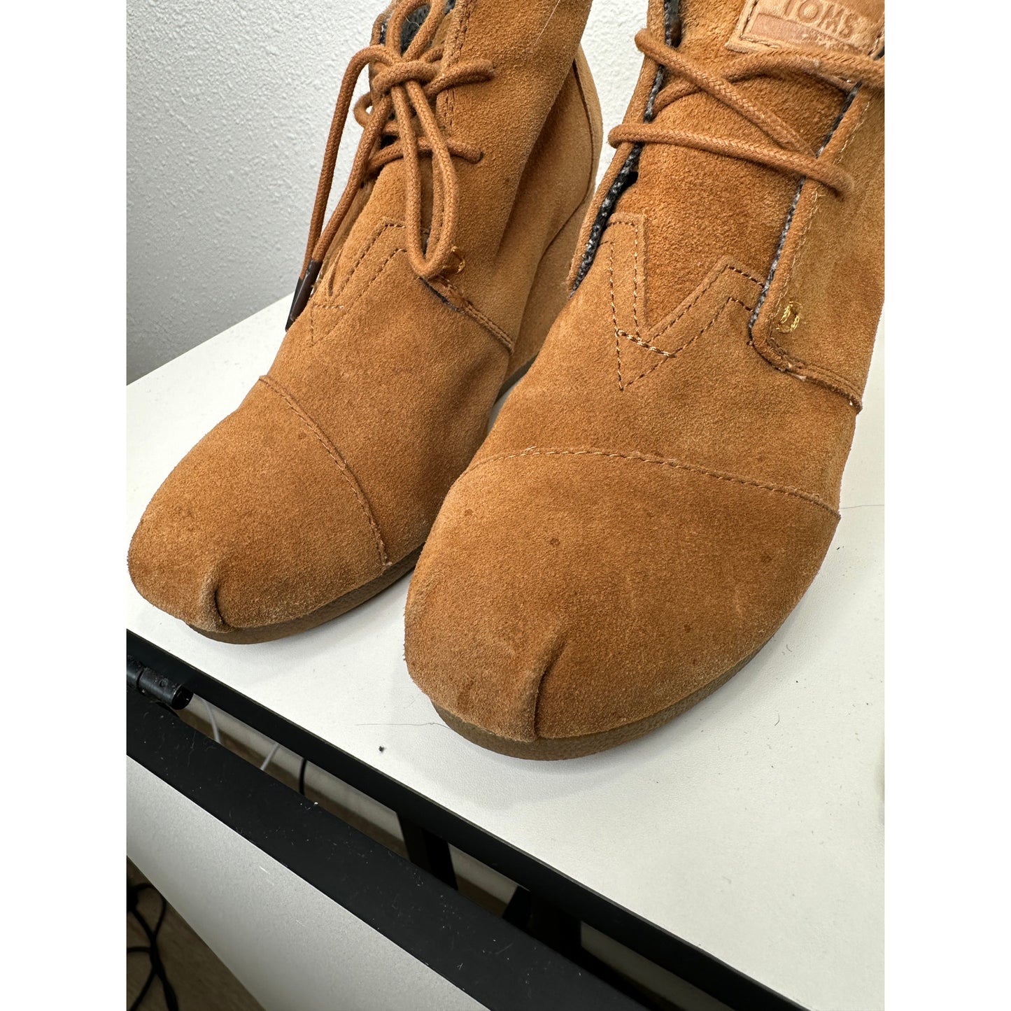 Toms Rust Brown Suede Camel Desert Pleated Toe Wedge Tie Booties 7