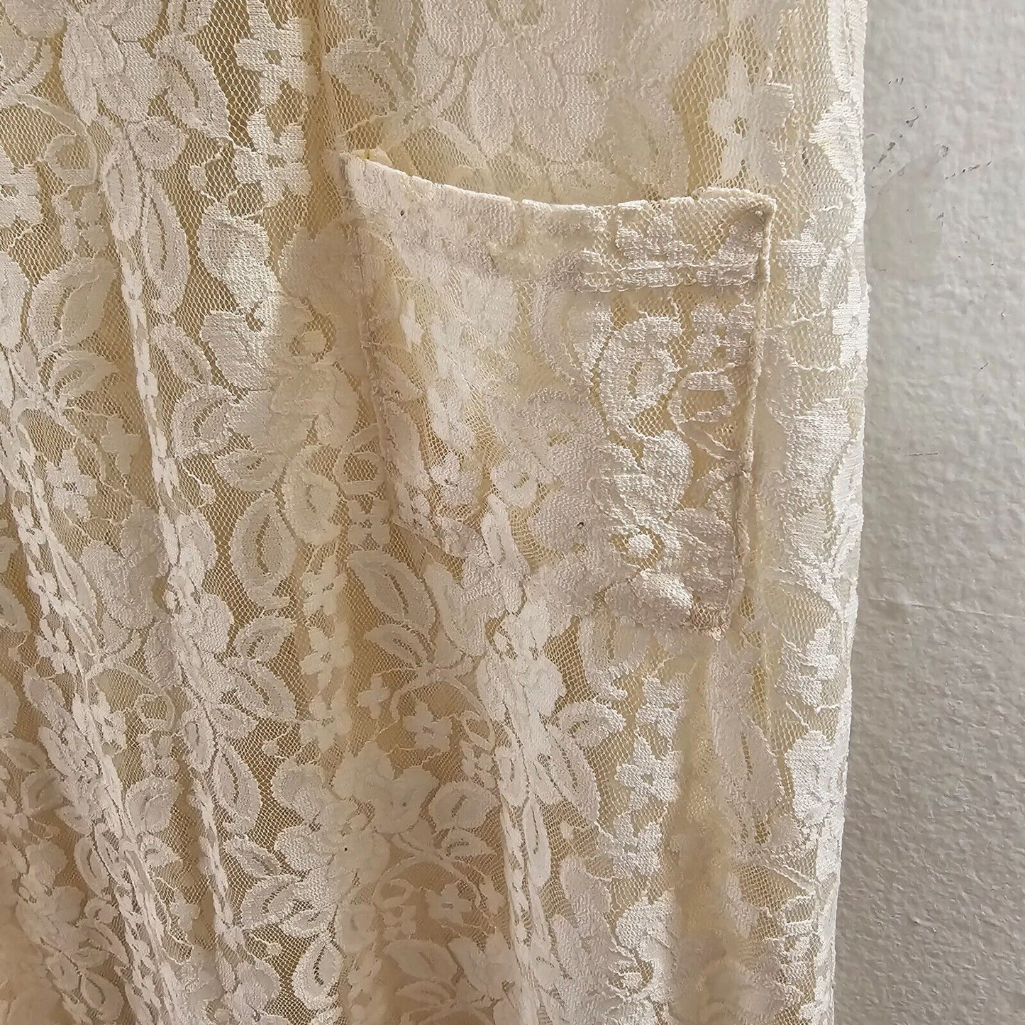 Splendid Cream Sheer Floral Lace Scoop Neck Breast Pocket Racerback Tank Medium