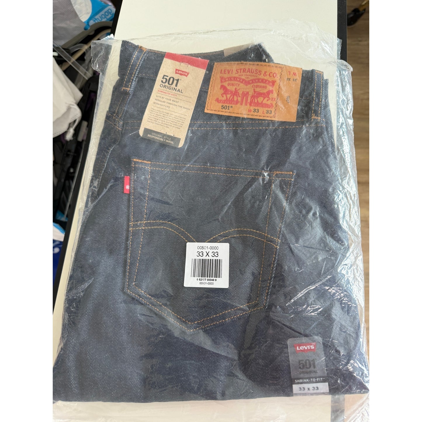NWT Levi's 501 Original Dark Wash Men's Jeans 33x33