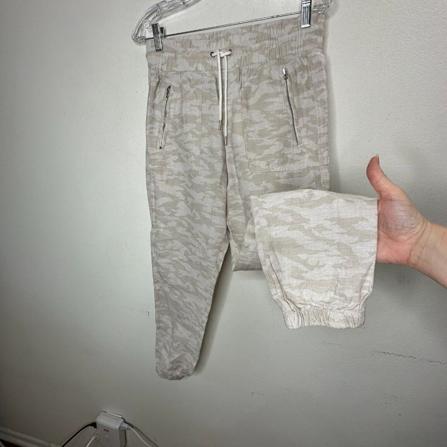 Athleta Cream & Tan Camo Cabo Print Tied Linen Jogger Pant Zip Front Pockets 4