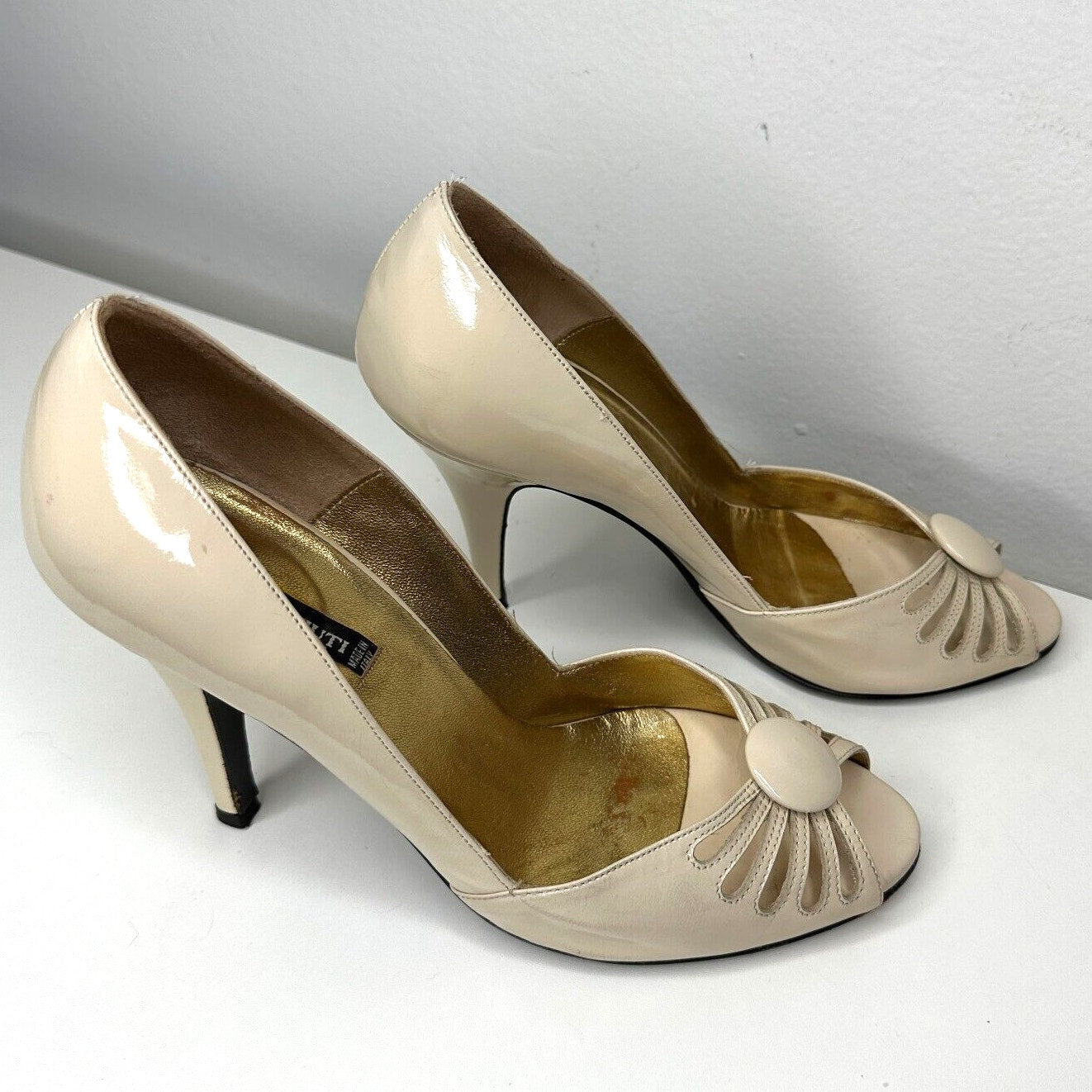 Claudia Ciuti Nude Cream Patent Leather Open Toe Heels Center Button Cut Outs 8