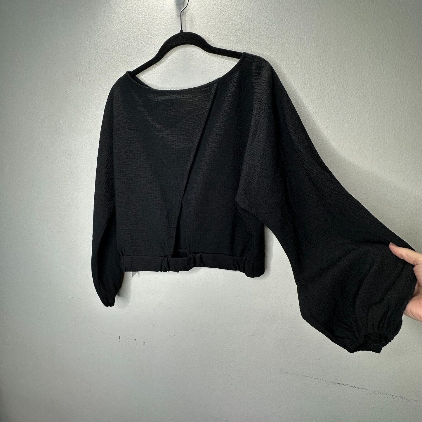 NWT ASTR The Label Black Rib Round Neck Long Sleeve Peek A Boo Back Blouse M