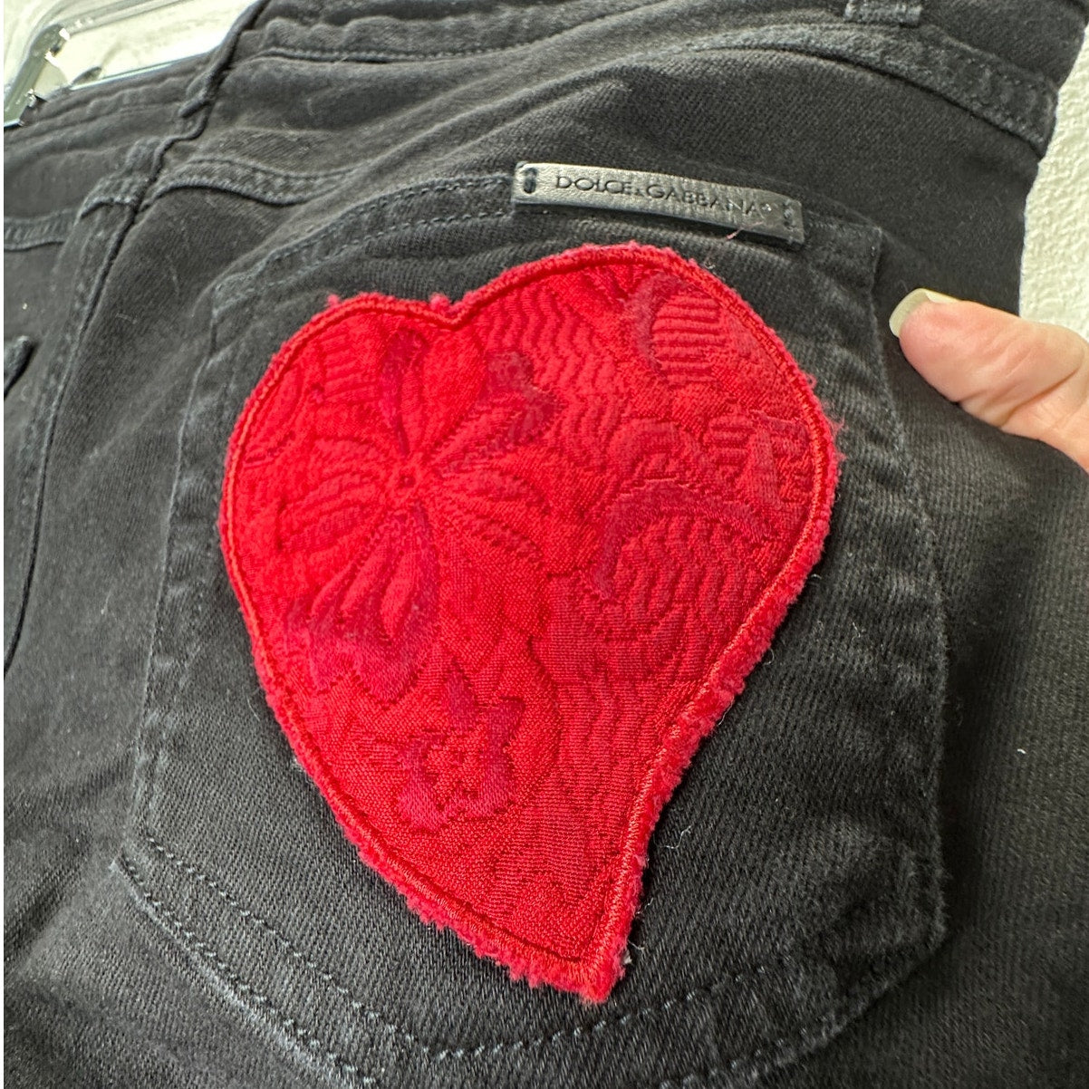 Dolce & Gabbana Black Pretty Skinny Jean Red Patch Hearts on Back 44 / L