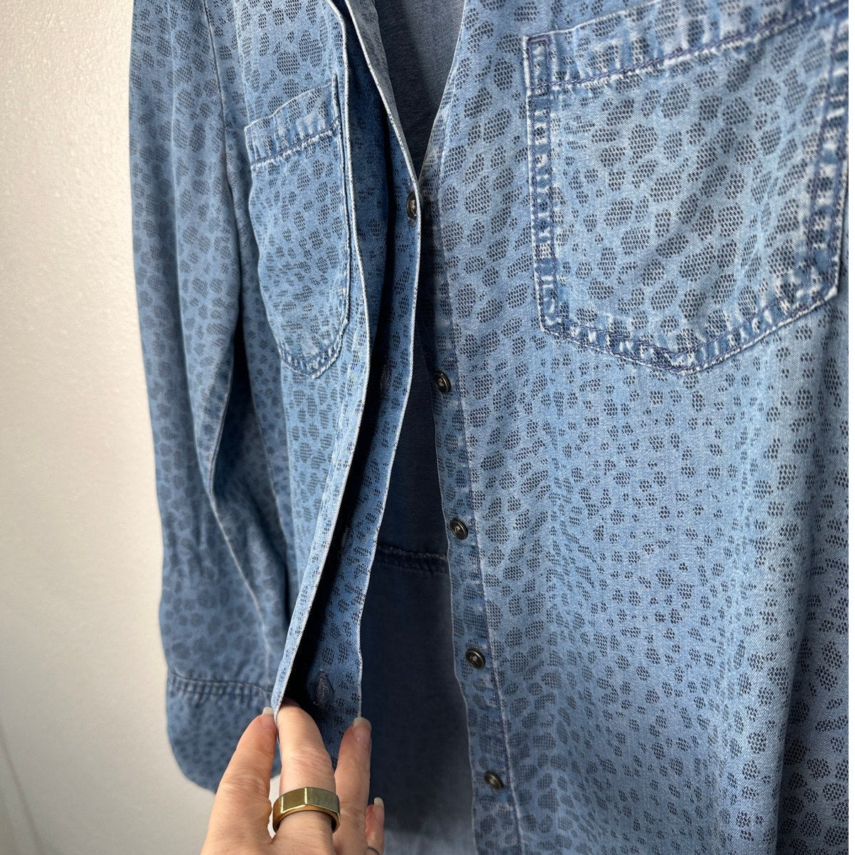 Cloth & Stone Denim Blue Animal Print Button Collared Shirt S