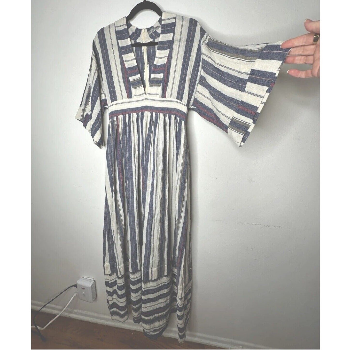 Three Graces London Ferrer Tan Blue Red Stripe Short Cuff Sleeve V-Neck Dress 10