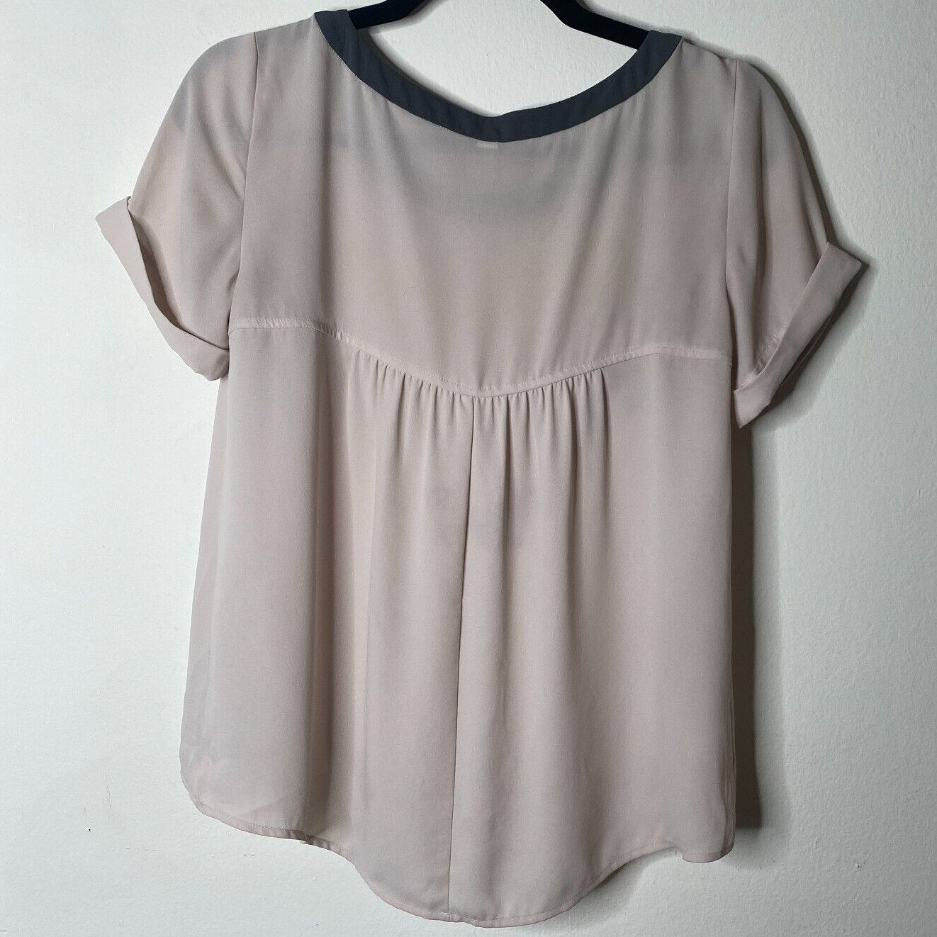 Loft Pinky Beige & Gray Collar Top Gathered Back Detail Cuffed Short Sleeves XSP