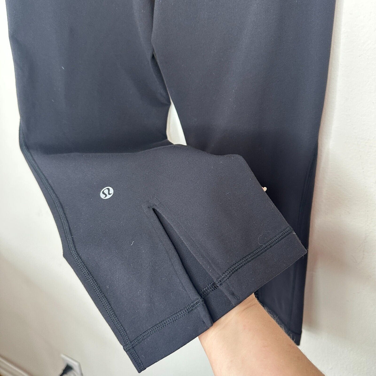 Lululemon Black Wide Leg Crop Legging Floral Stripe Black and White Waistband 6