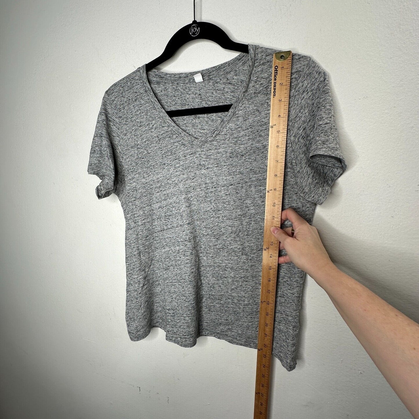 Uniglo Soft Relaxed Heathered Gray V-Neck Short Sleeve Relaxed Tee Medium