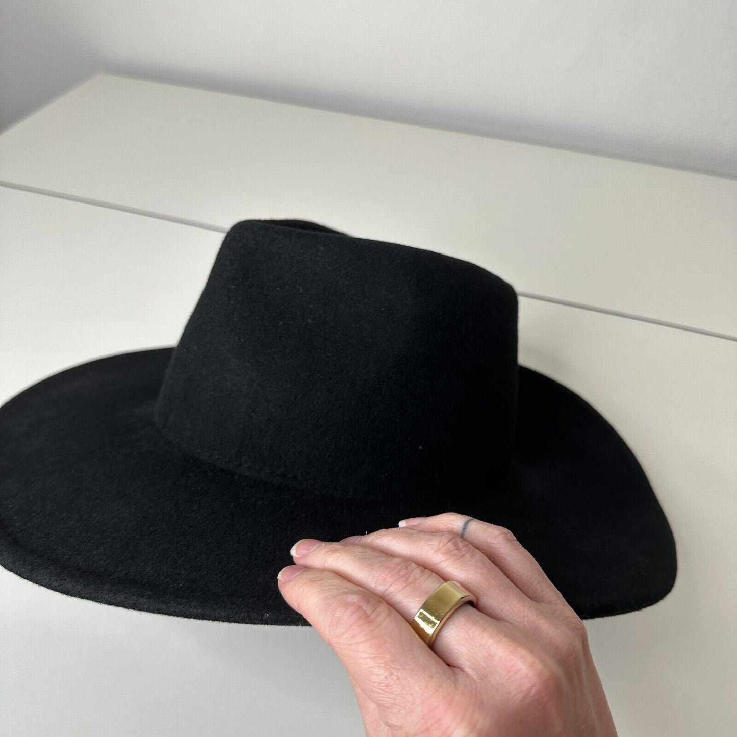 NWOT Sturdy Black Teardrop Round Wide Brim Wool Fedora Unisex