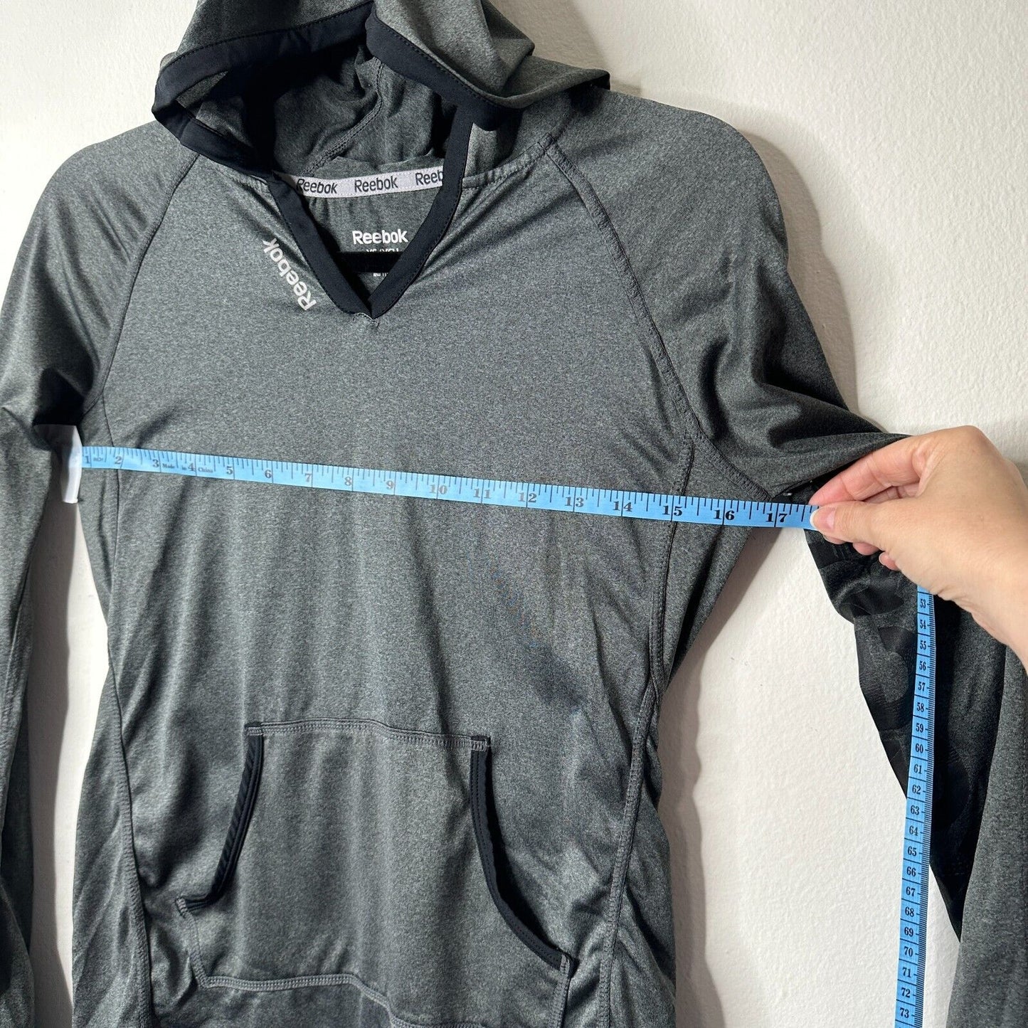 Reebok Gray Long Sleeve Light Hooded Pullover Running Shirt Front Pockets XS