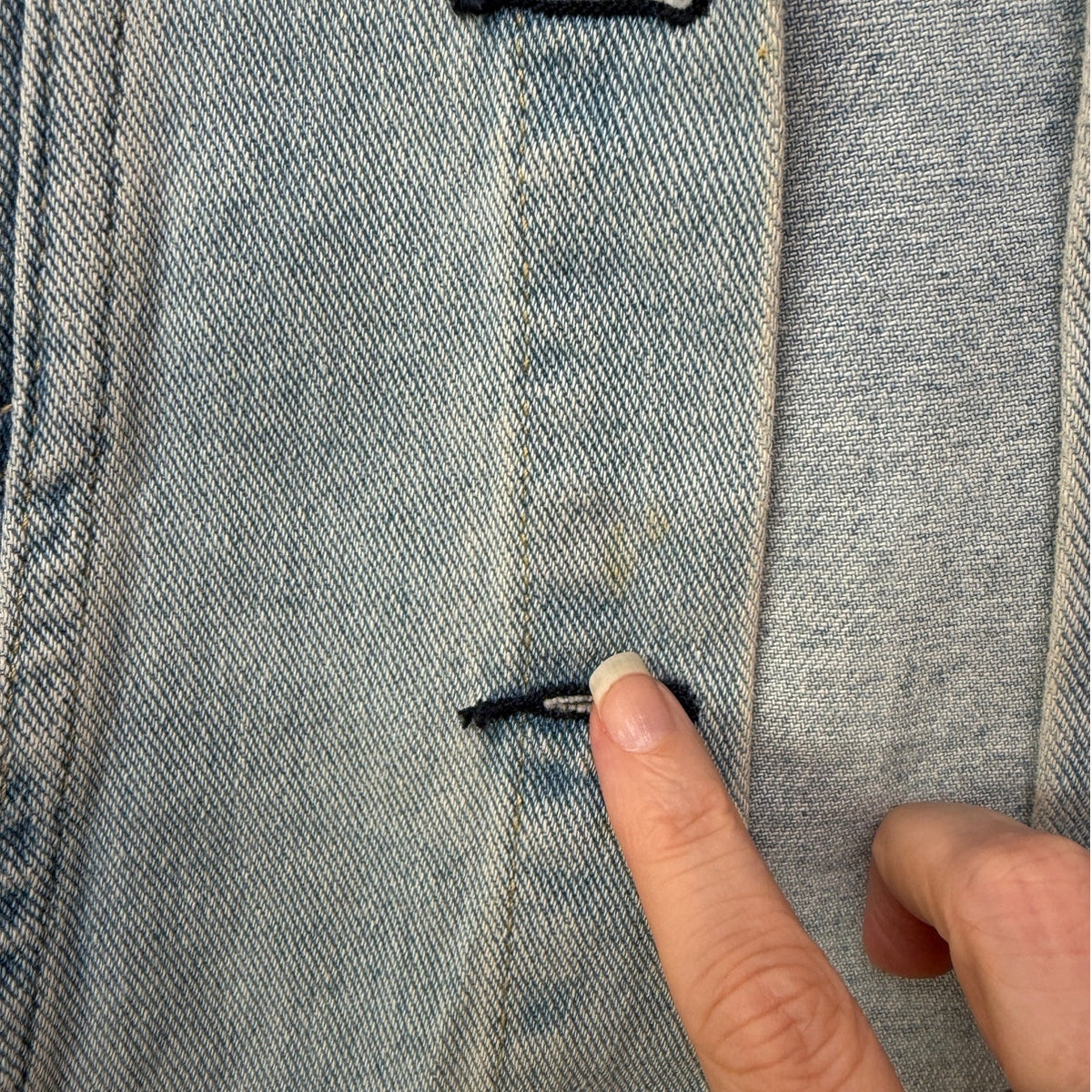 PacSun Distressed Cropped Denim Jacket Light Wash Raw Hem US M/L